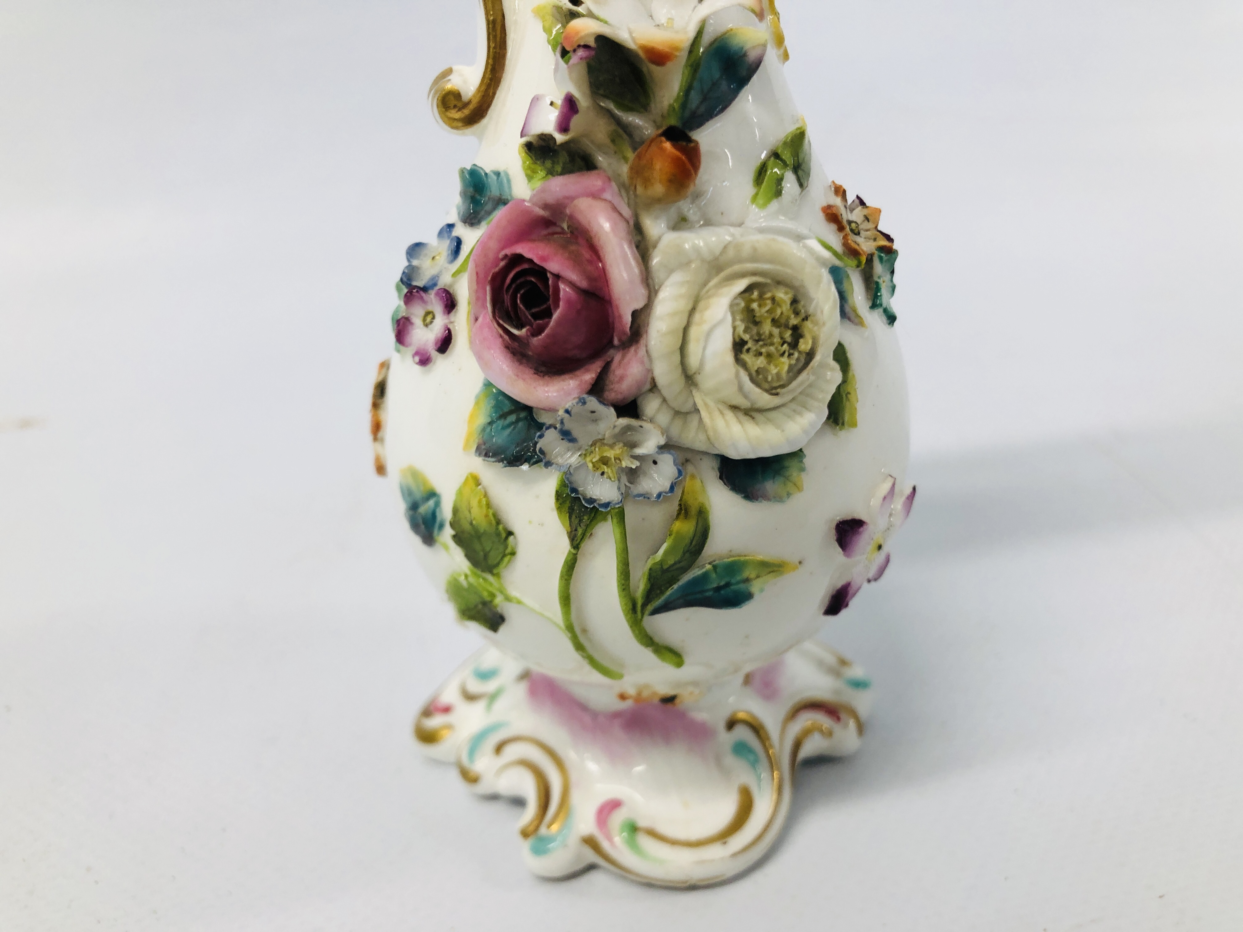 TWO C19TH STAFFORDSHIRE FLOWER ENCRUSTED TWO HANDLED VASES (ONE WITH RESTORED TOP THE OTHER WITH - Image 22 of 26