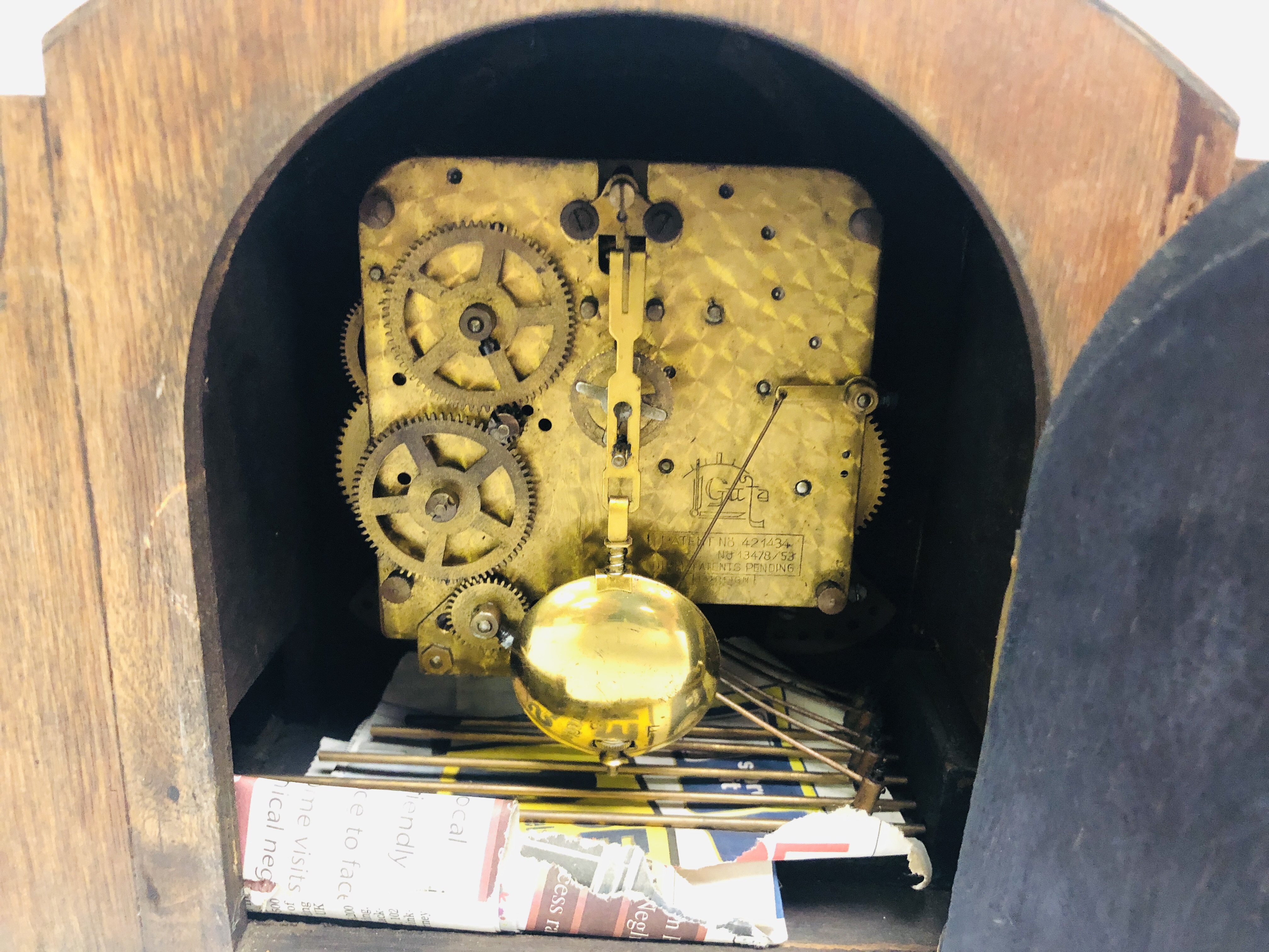 ART DECO OAK CASED MANTEL CLOCK AND DECORATIVE METAL CAR. - Image 7 of 8