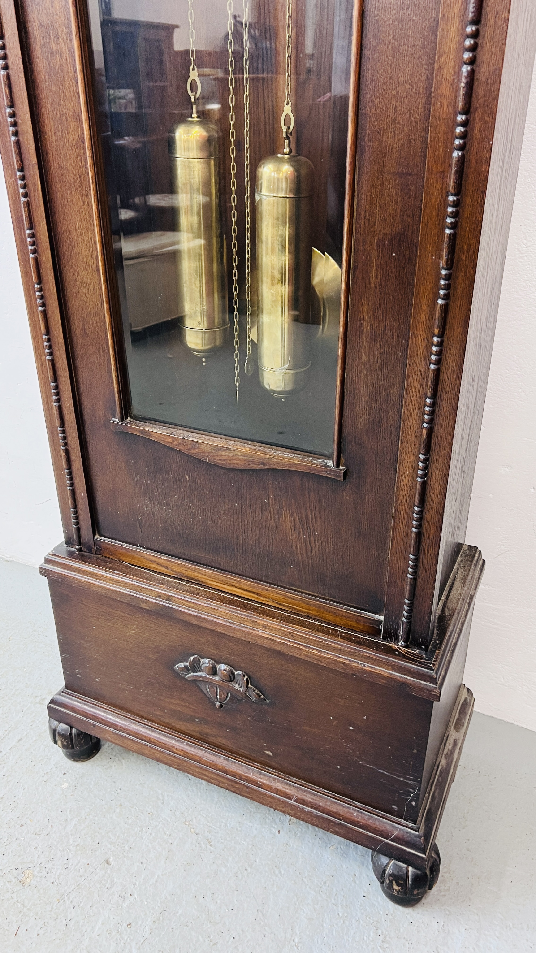 A 1930's WESTMINSTER CHIMING WEIGHT DRIVEN LONG CASE CLOCK HEIGHT 199CM. - Image 4 of 6