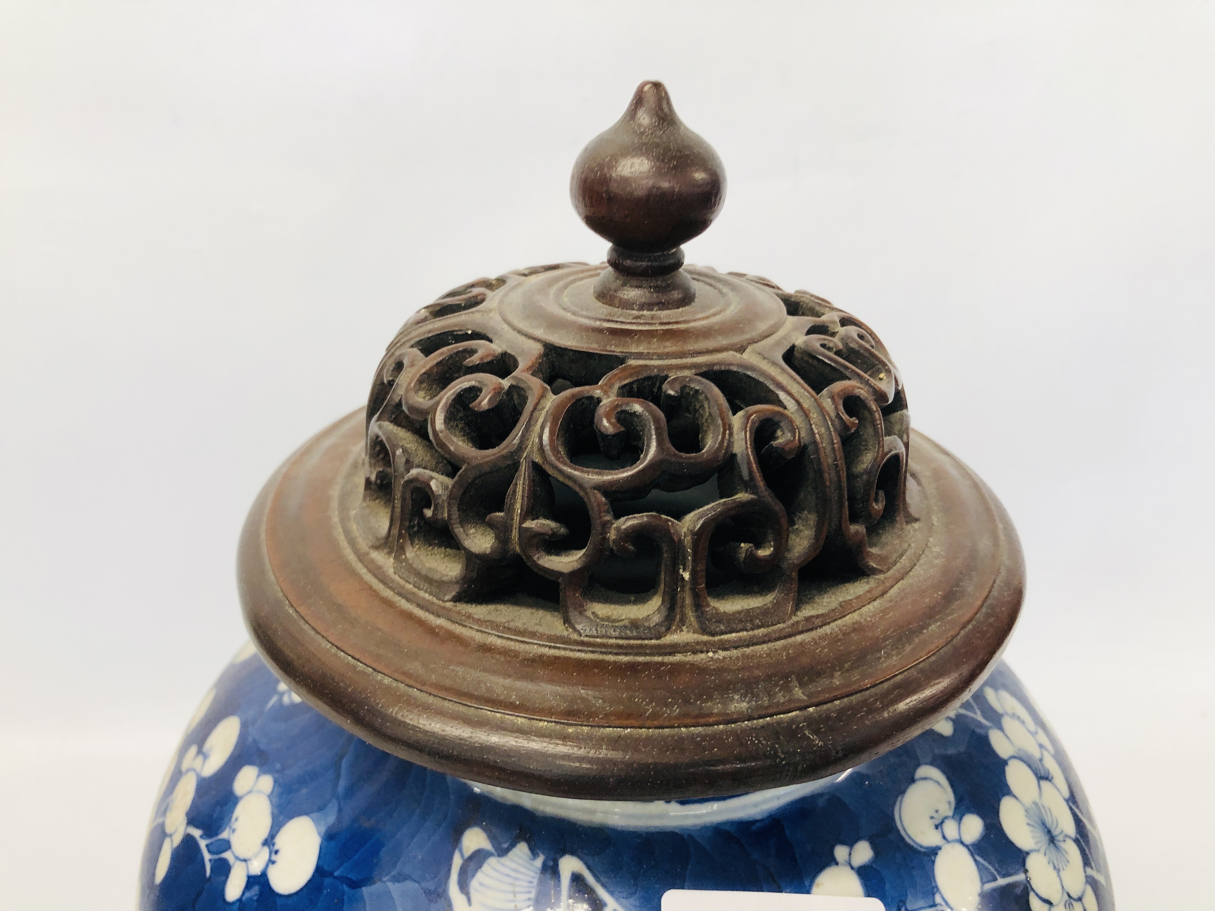 CHINESE BLUE AND WHITE BALUSTER SHAPED VASE WITH PRUNUS DECORATION (HEIGHT 27CM. - Image 2 of 5