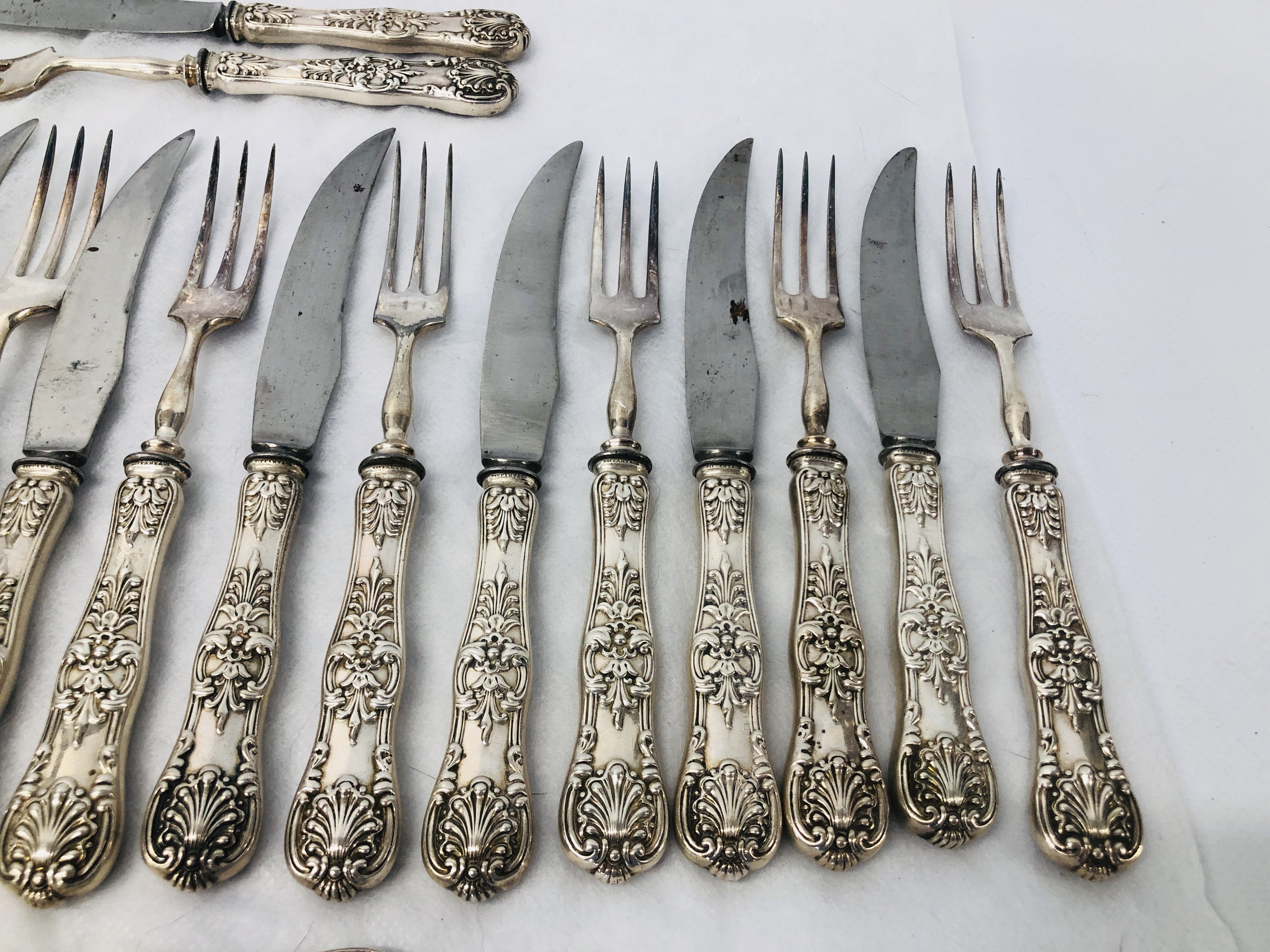 23 PIECES OF TIFFANY & Co SILVER HANDLED DESERT KNIVES AND FORKS - Image 4 of 8