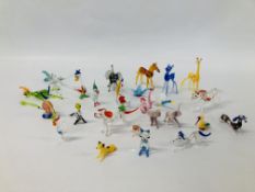 COLLECTION OF 25 ASSORTED VINTAGE ART GLASS ORNAMENTS (2 A/F).