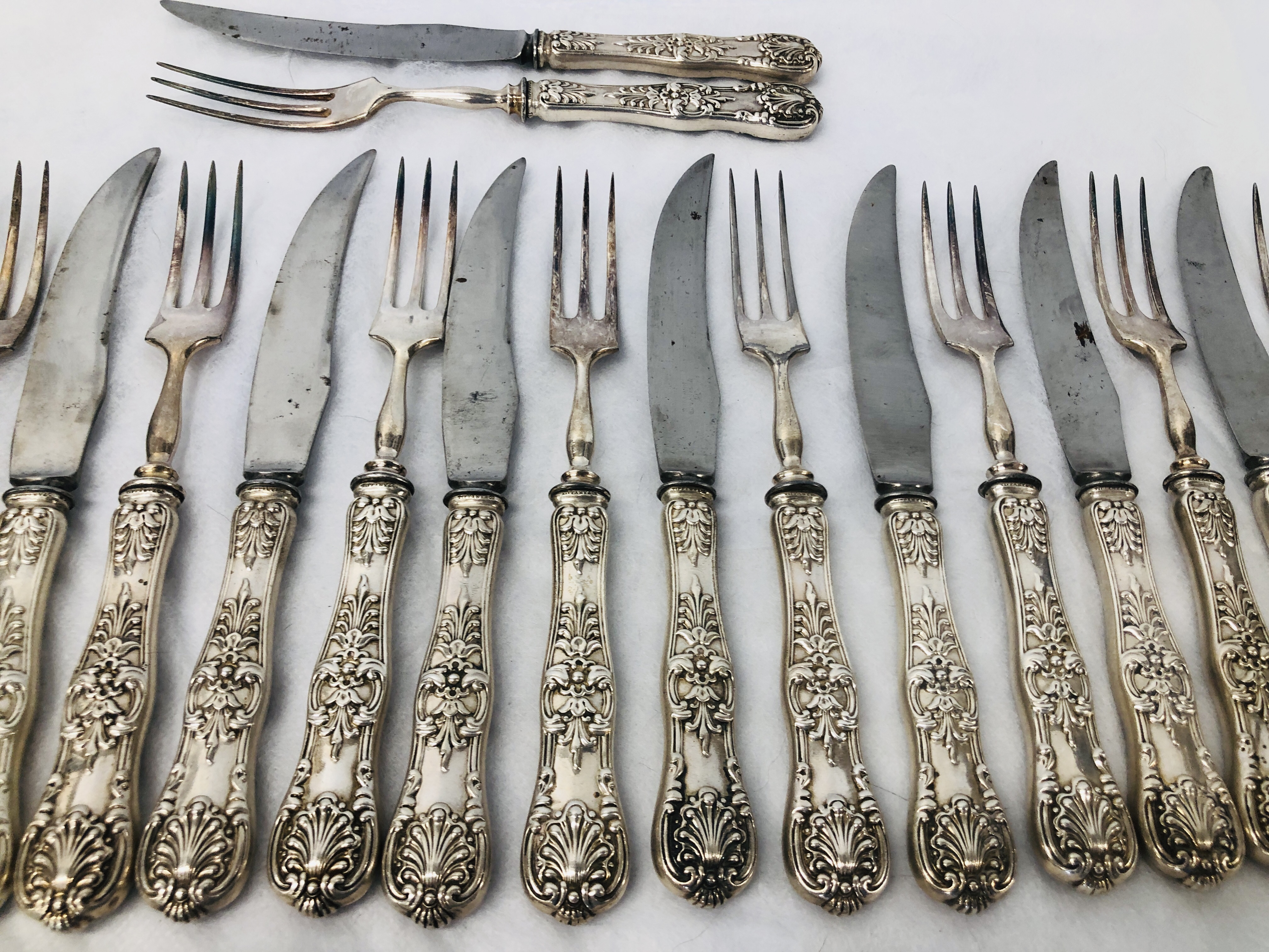 23 PIECES OF TIFFANY & Co SILVER HANDLED DESERT KNIVES AND FORKS - Image 3 of 8