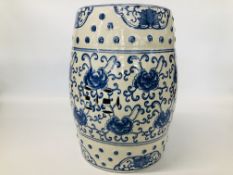 C20TH CHINESE BLUE AND WHITE BARREL SHAPED GARDEN SEAT DECORATED WITH CHRYSANTHEMUMS HEIGHT 45CM.