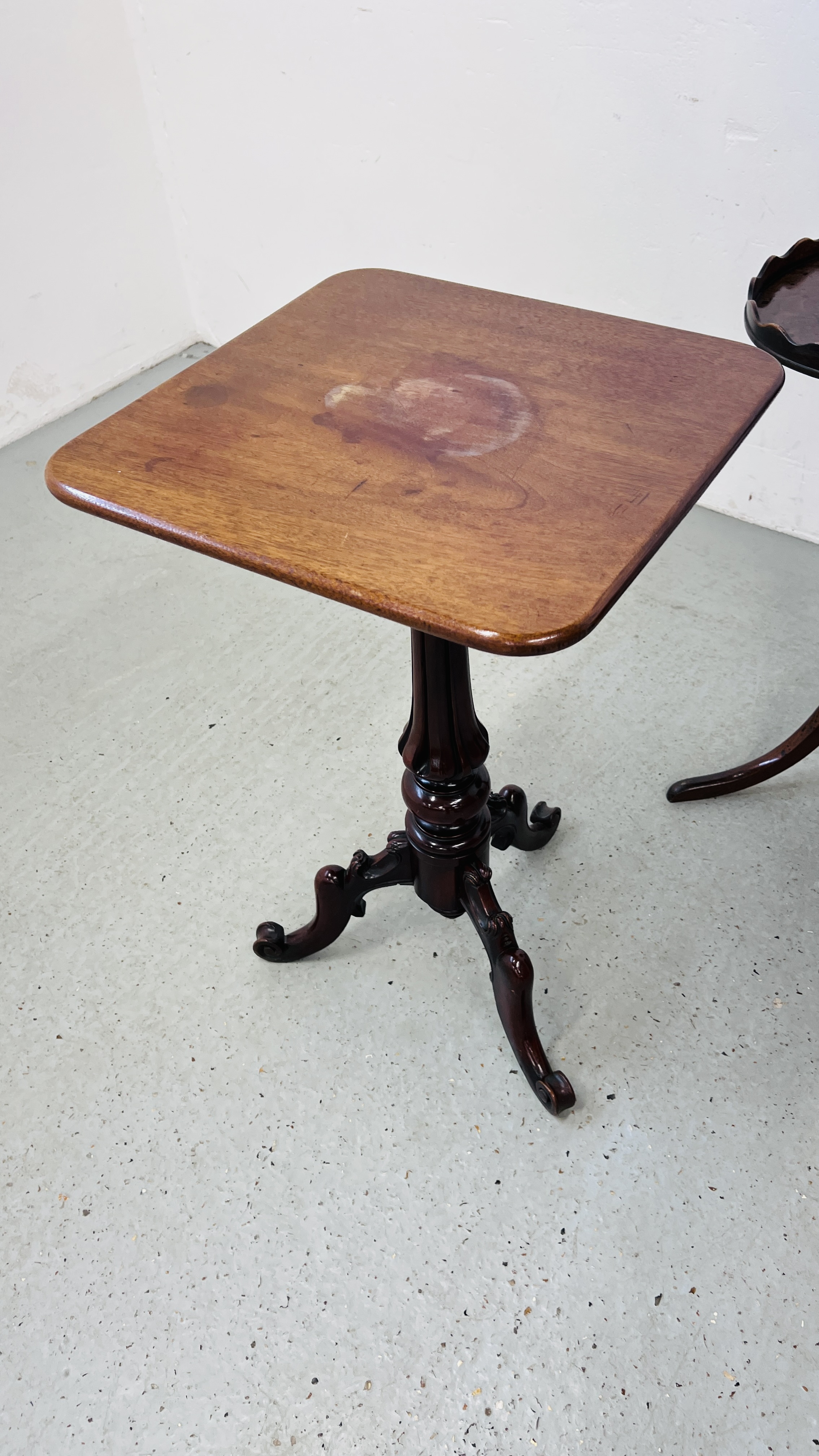 A VICTORIAN MAHOGANY TILT TOP PEDESTAL TABLE WITH SQUARE TOP 46CM. X 46CM. - Image 6 of 7