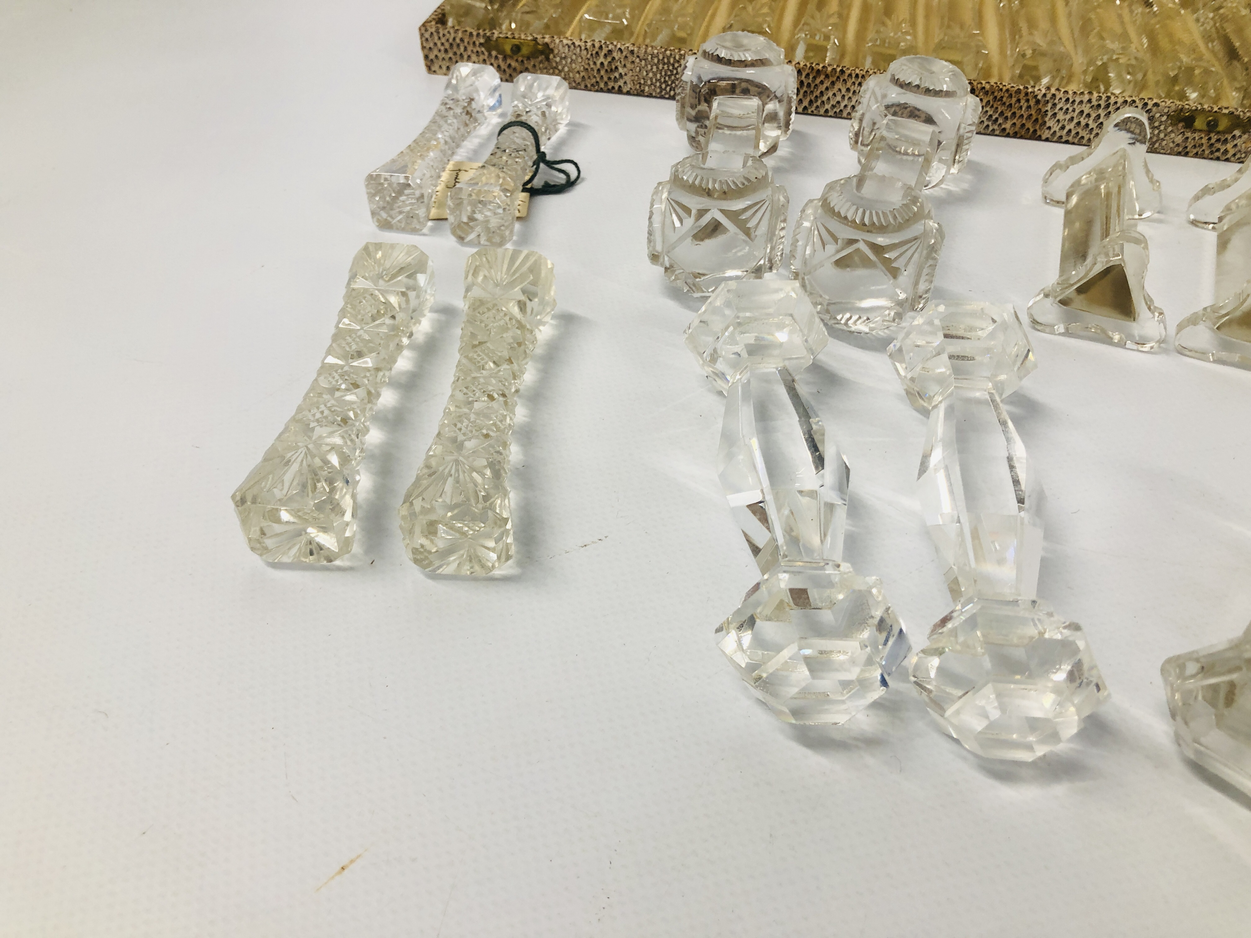 COLLECTION OF VINTAGE GLASS KNIFE RESTS TO INCLUDE CRYSTAL CUT GLASS, ETC. - Image 5 of 7