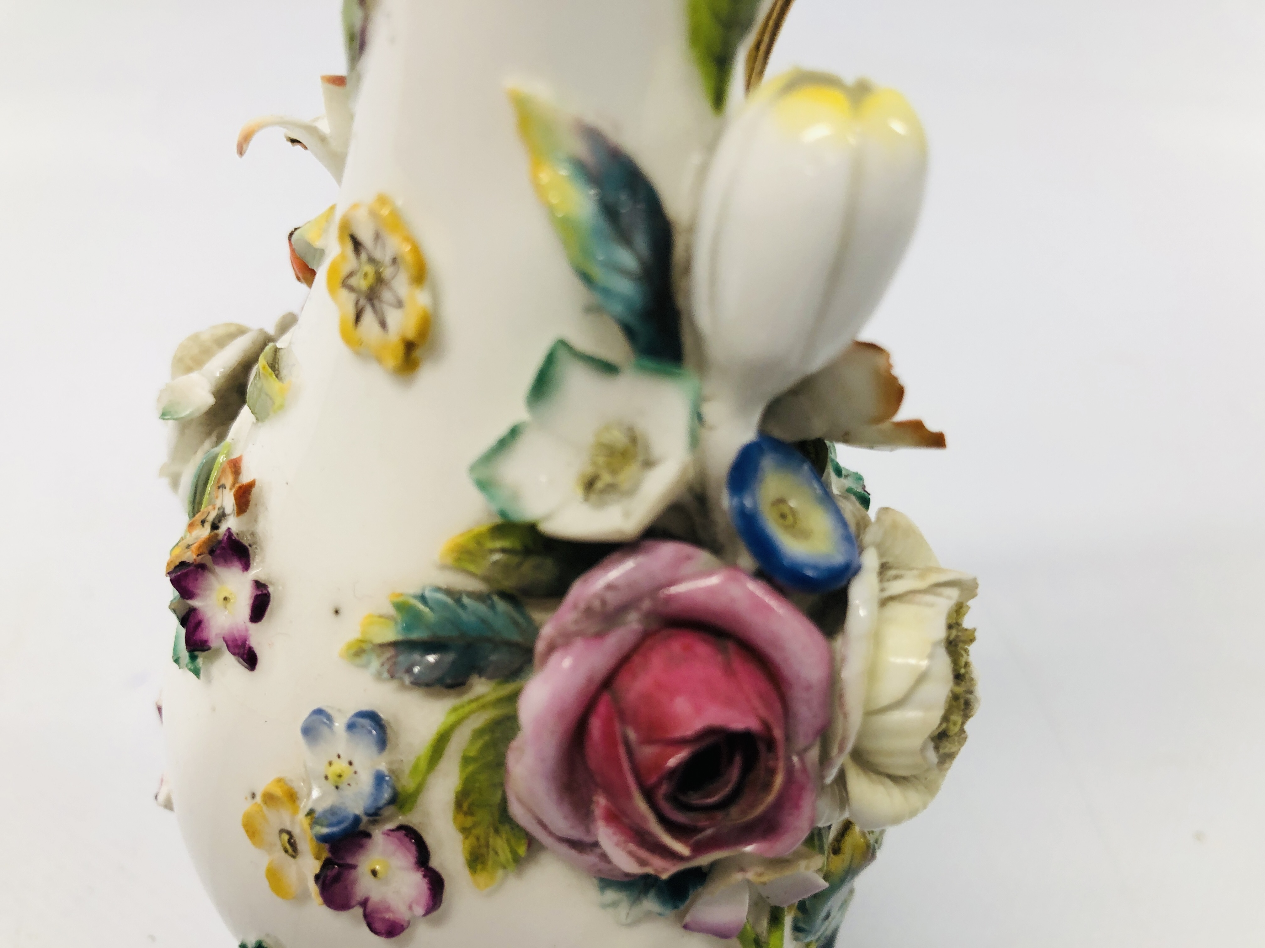 TWO C19TH STAFFORDSHIRE FLOWER ENCRUSTED TWO HANDLED VASES (ONE WITH RESTORED TOP THE OTHER WITH - Image 25 of 26