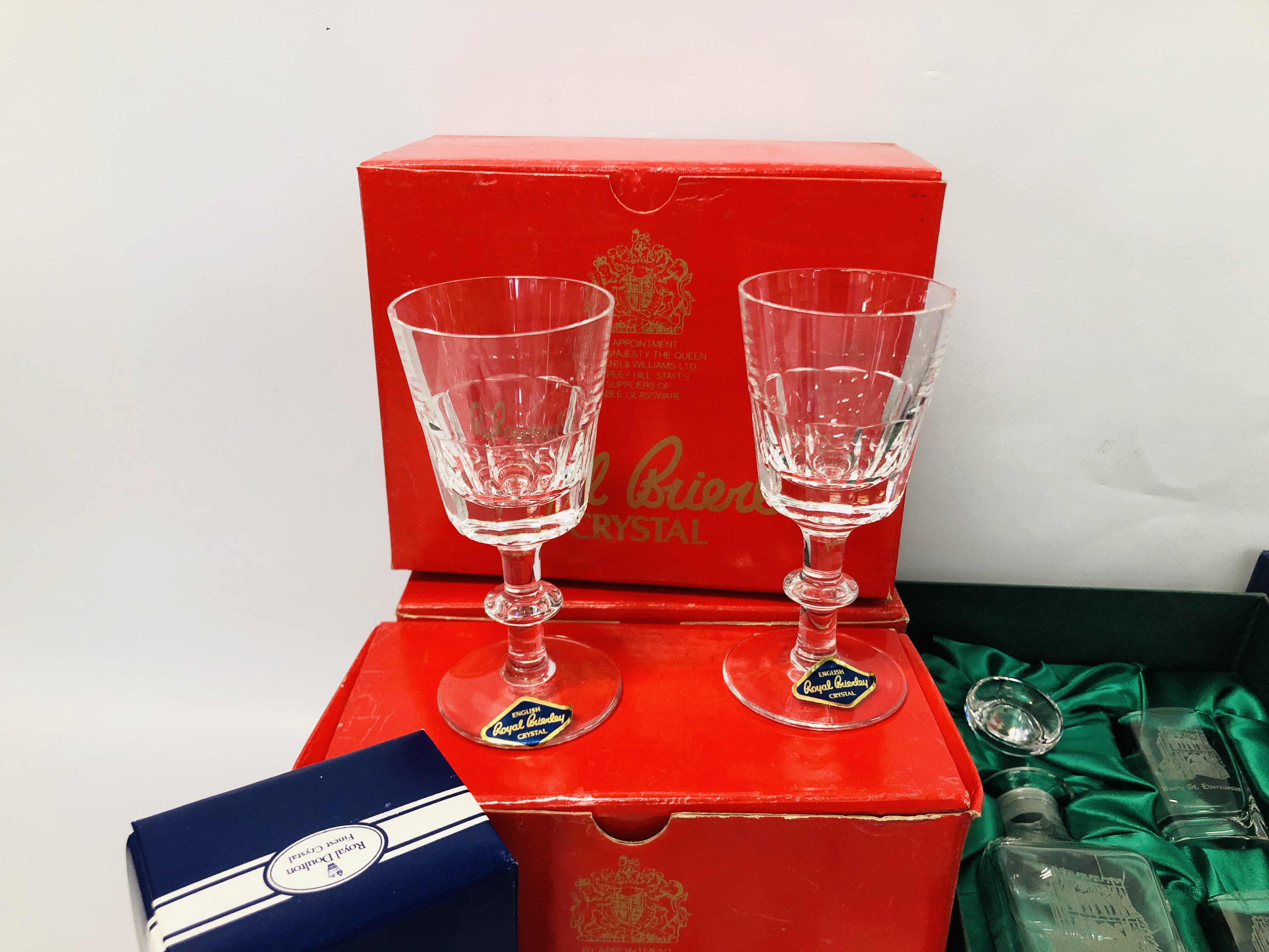 COLLECTION OF BRANDED BOXED VINTAGE GLASSWARE TO INCLUDE WEDGWOOD AND ROYAL DOULTON - Image 8 of 10