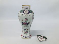 A MODERN CJINESE VASE OF HEXAGONAL BALUSTER FORM IN C18TH STYLE HEIGHT 26.5CM.