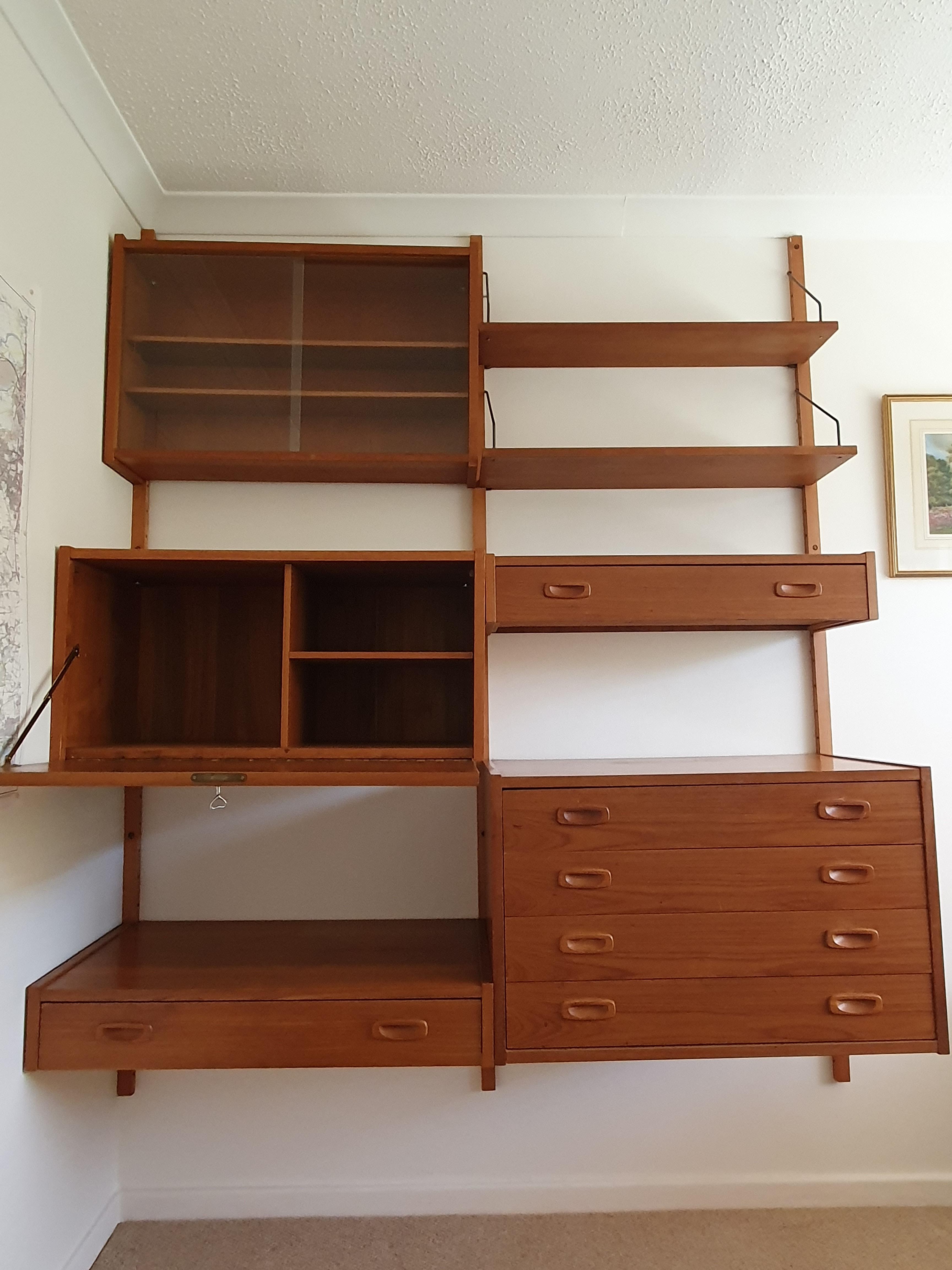 A MID CENTURY TEAK FINISH MODULAR LADDER RACK STORAGE SYSTEM IN THE STYLE OF POUL CADOVIUS.