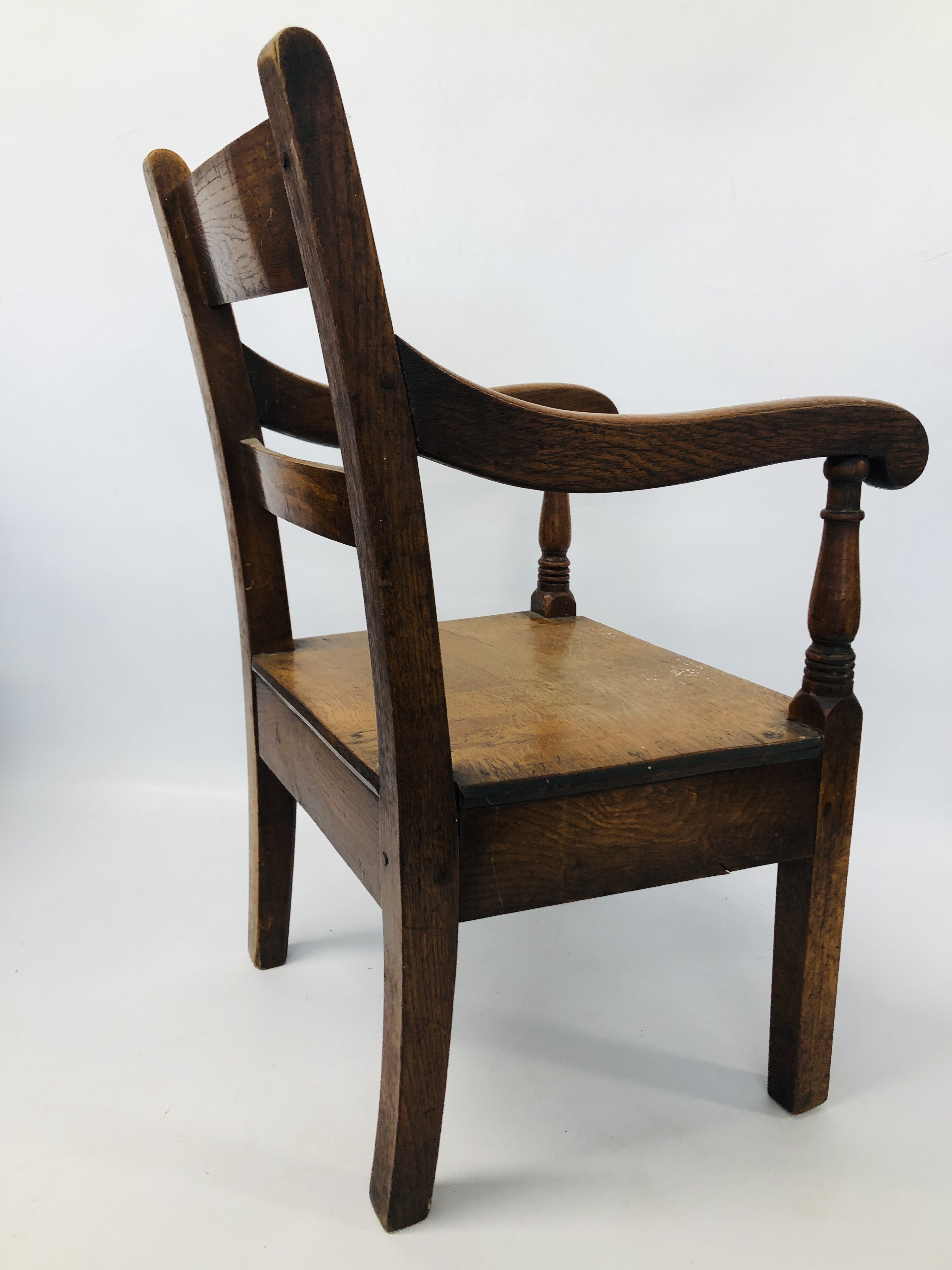 A CHILD'S OAK ELBOW CHAIR HEIGHT 57CM. - Image 4 of 4