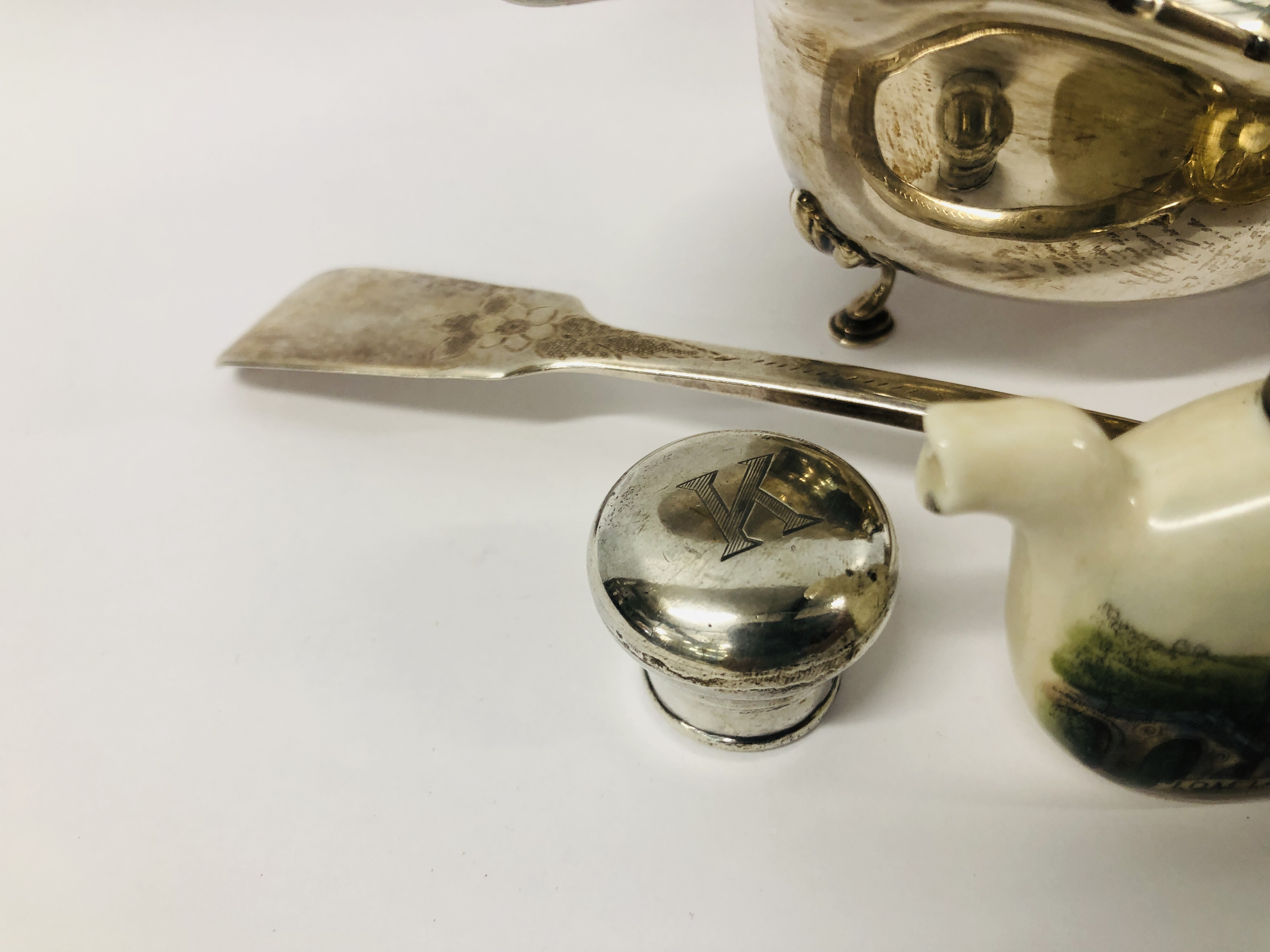 COLLECTION OF SILVER TO INCLUDE SILVER SAUCE BOAT, BIRMINGHAM ASSAY, SILVER SERVIETTE RING AND TOP, - Image 6 of 14