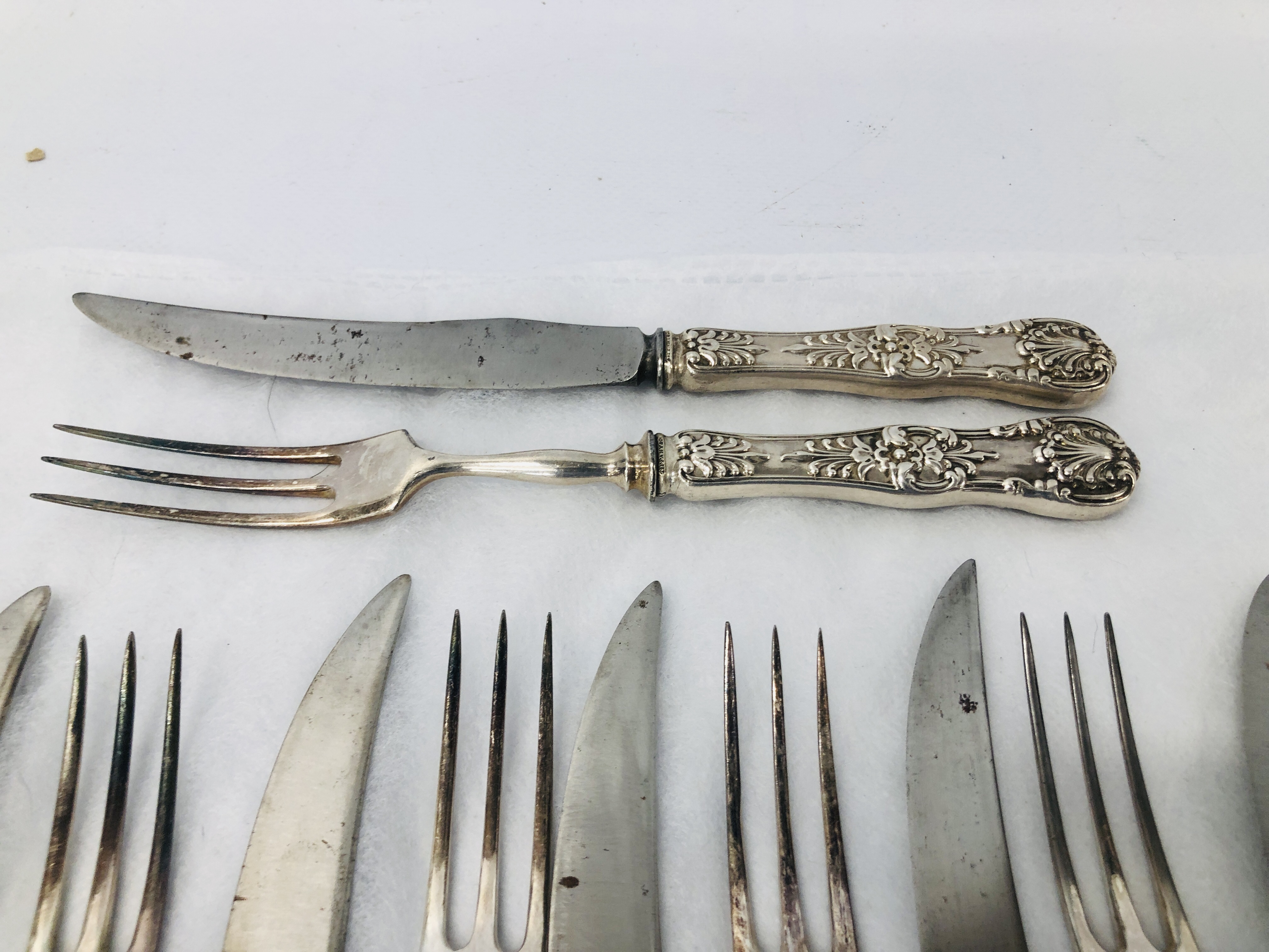 23 PIECES OF TIFFANY & Co SILVER HANDLED DESERT KNIVES AND FORKS - Image 6 of 8