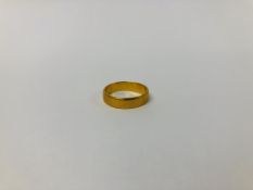 22CT GOLD WEDDING BAND.