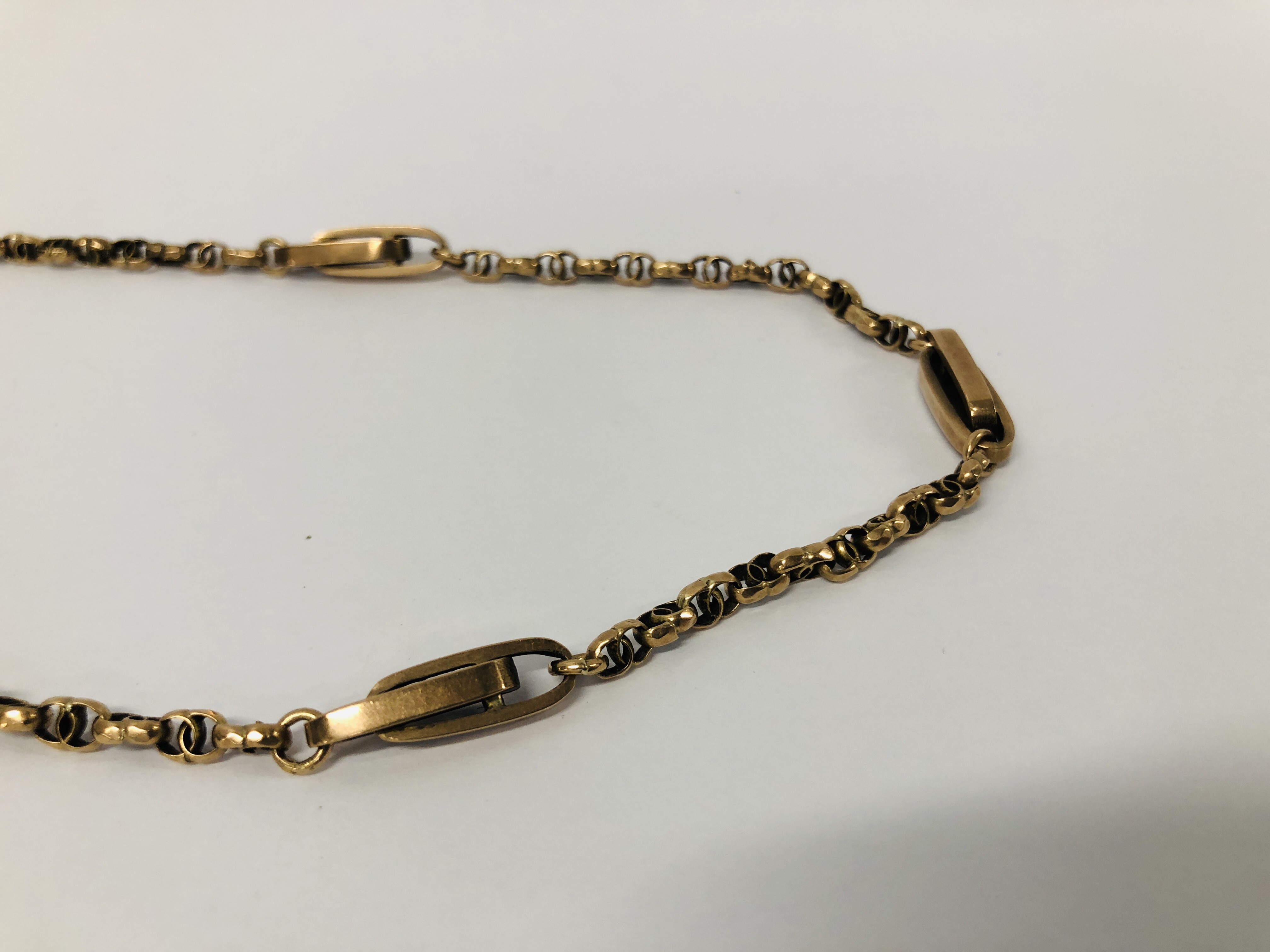 A FANCY LINK WATCH CHAIN MARKED 9 CT - Image 2 of 8
