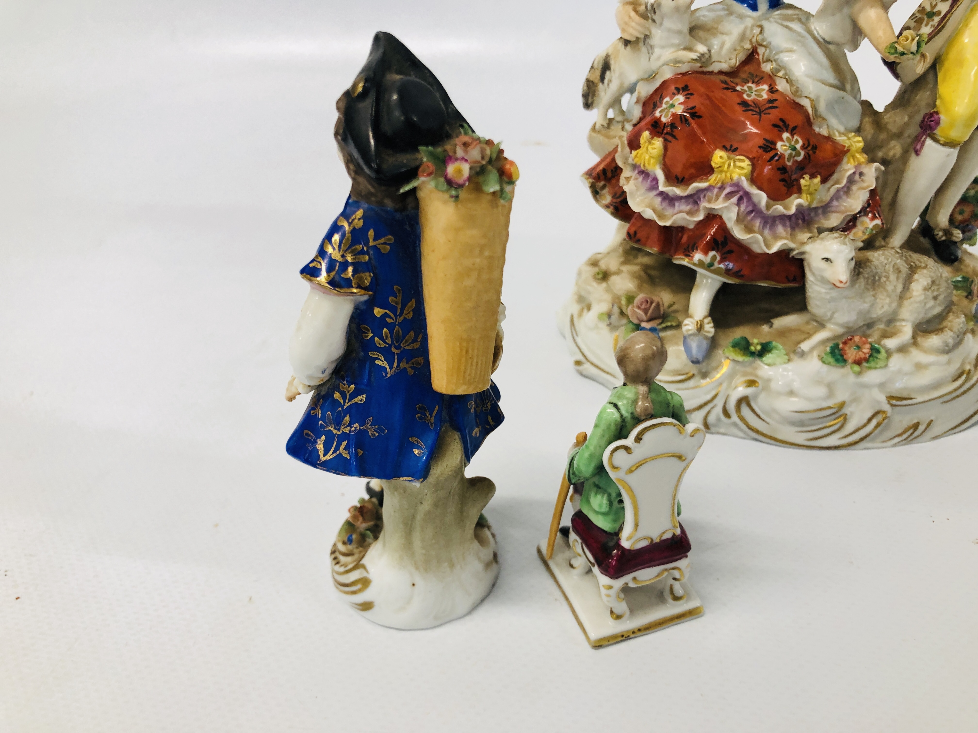 A GROUP OF CONTINENTAL HARDPASTE FIGURES INCLUDING A SITZENDORF GROUP OF A STANDING GENTLEMAN AND A - Image 7 of 11