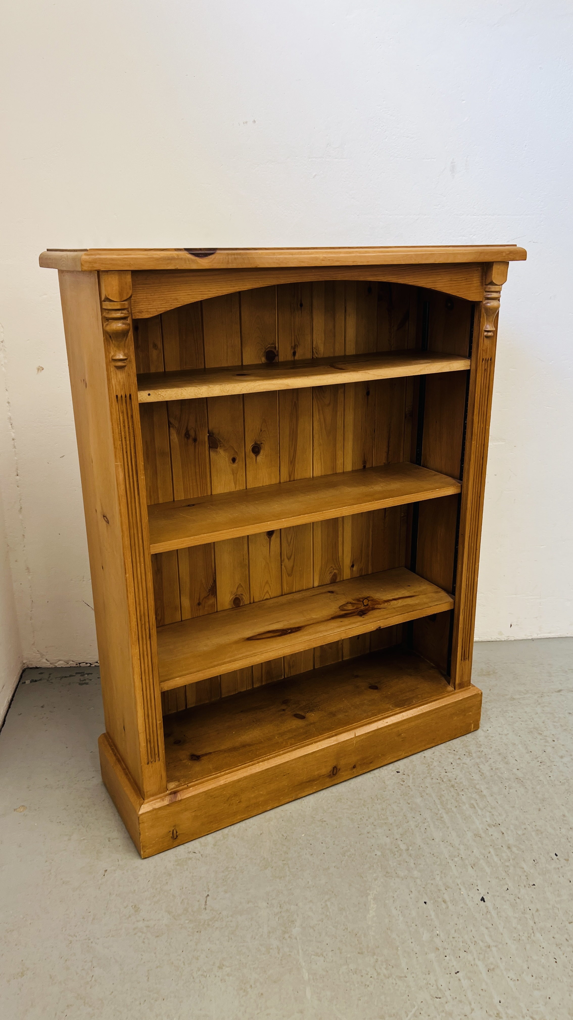 MODERN WAXED PINE FOUR TIER OPEN BOOKCASE W 92CM, D 30CM, H 117CM.