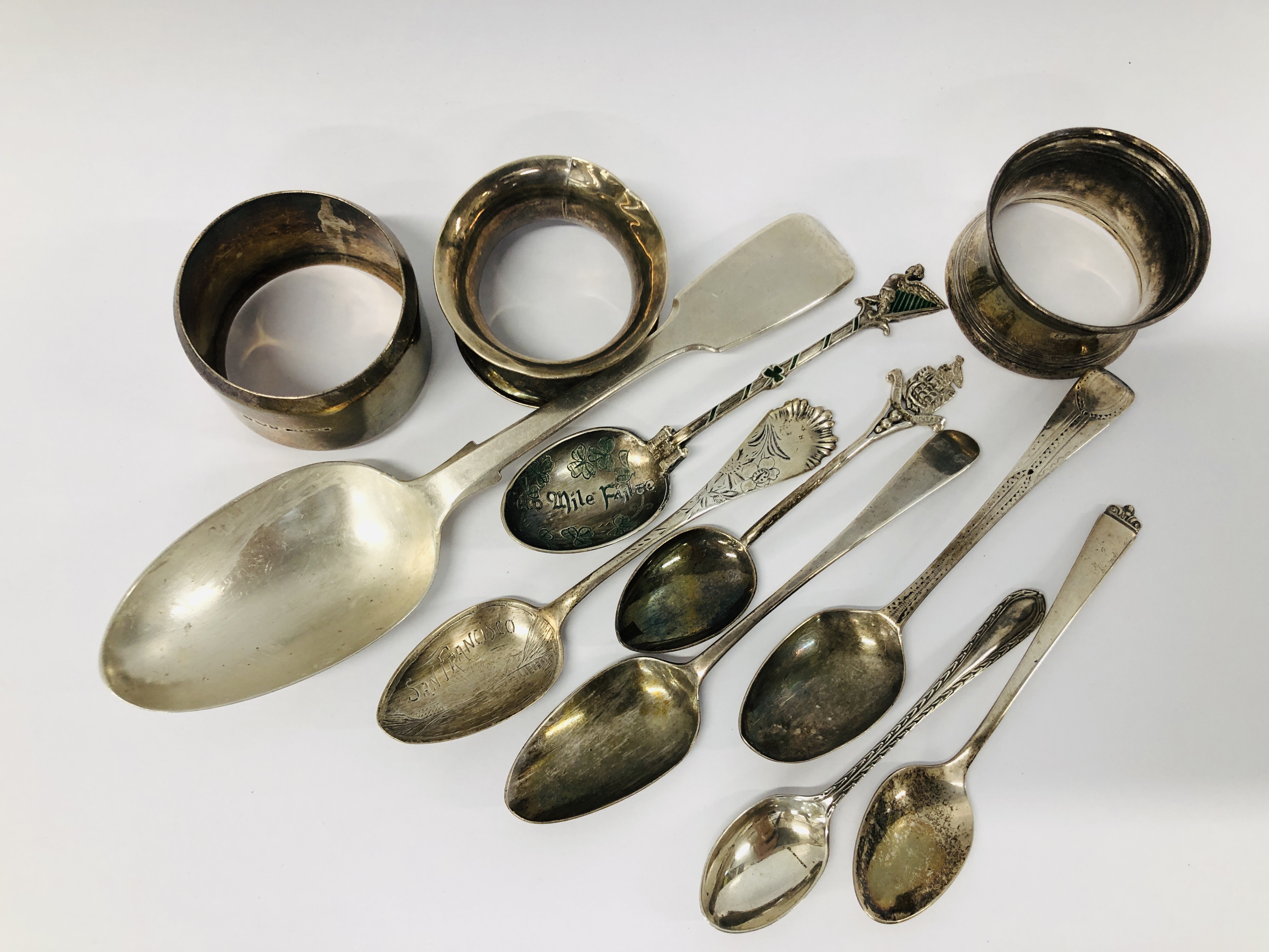 A GROUP OF 8 SILVER TEASPOONS TO INCLUDE GEORGIAN ALONG WITH THREE SILVER SERVIETTE RINGS - Image 9 of 13