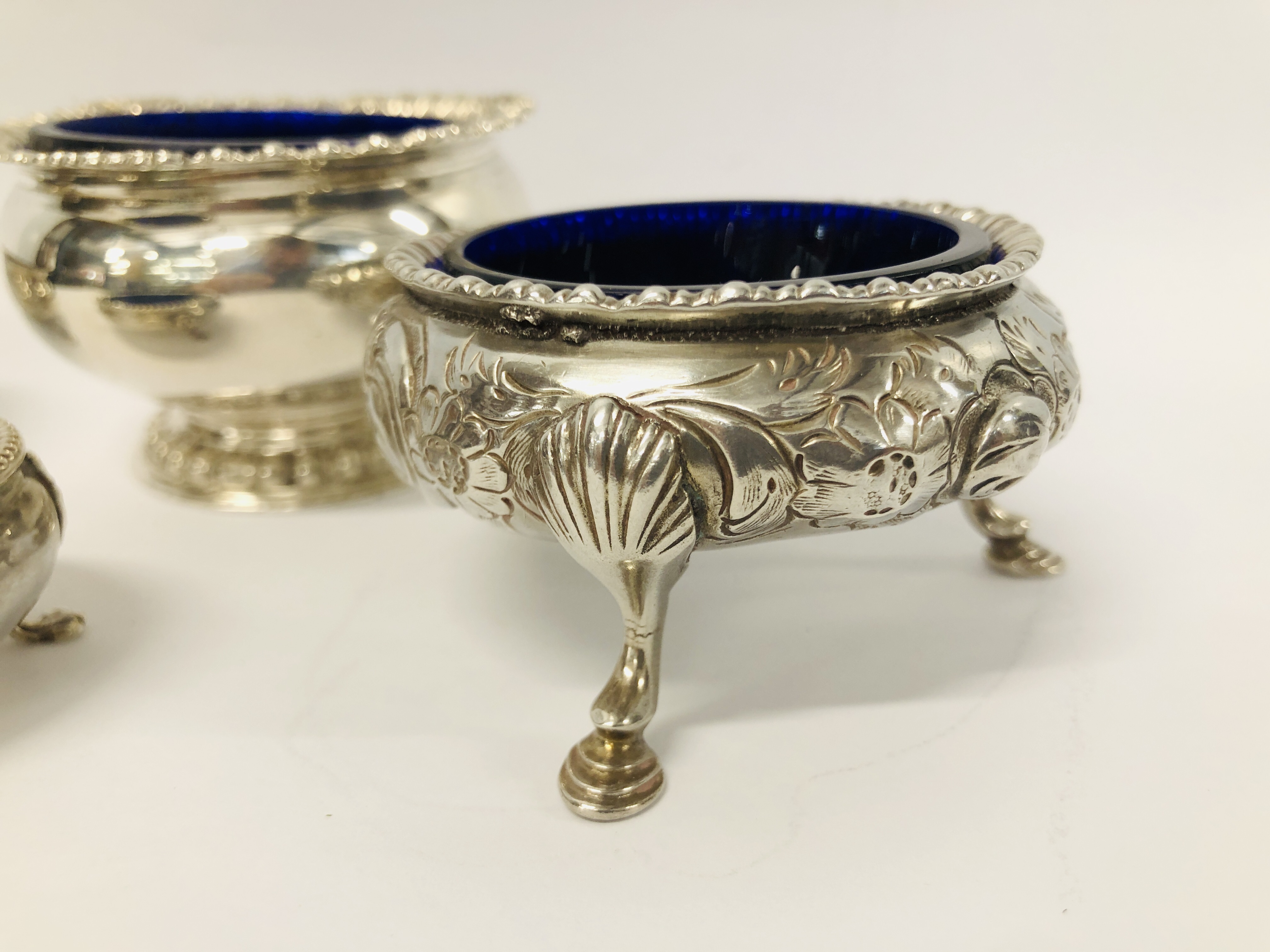 FOUR VARIOUS SILVER BLUE GLASS LINED SALTS - Image 4 of 30