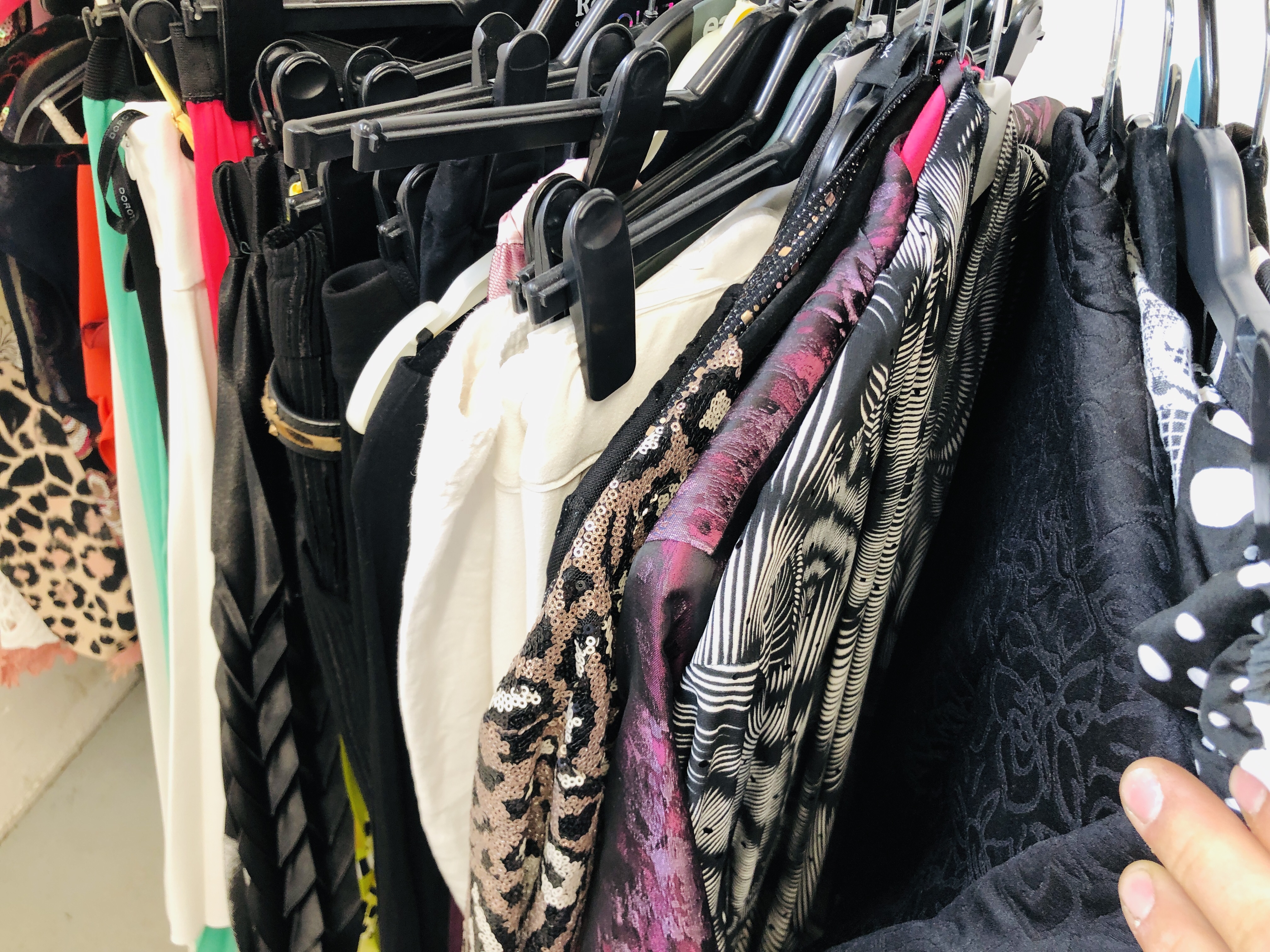RAIL OF ASSORTED GOOD QUALITY WOMEN'S GARMENTS TO INCLUDE DESIGNER BRANDED APPROX 68 ITEMS IN TOTAL. - Image 3 of 11
