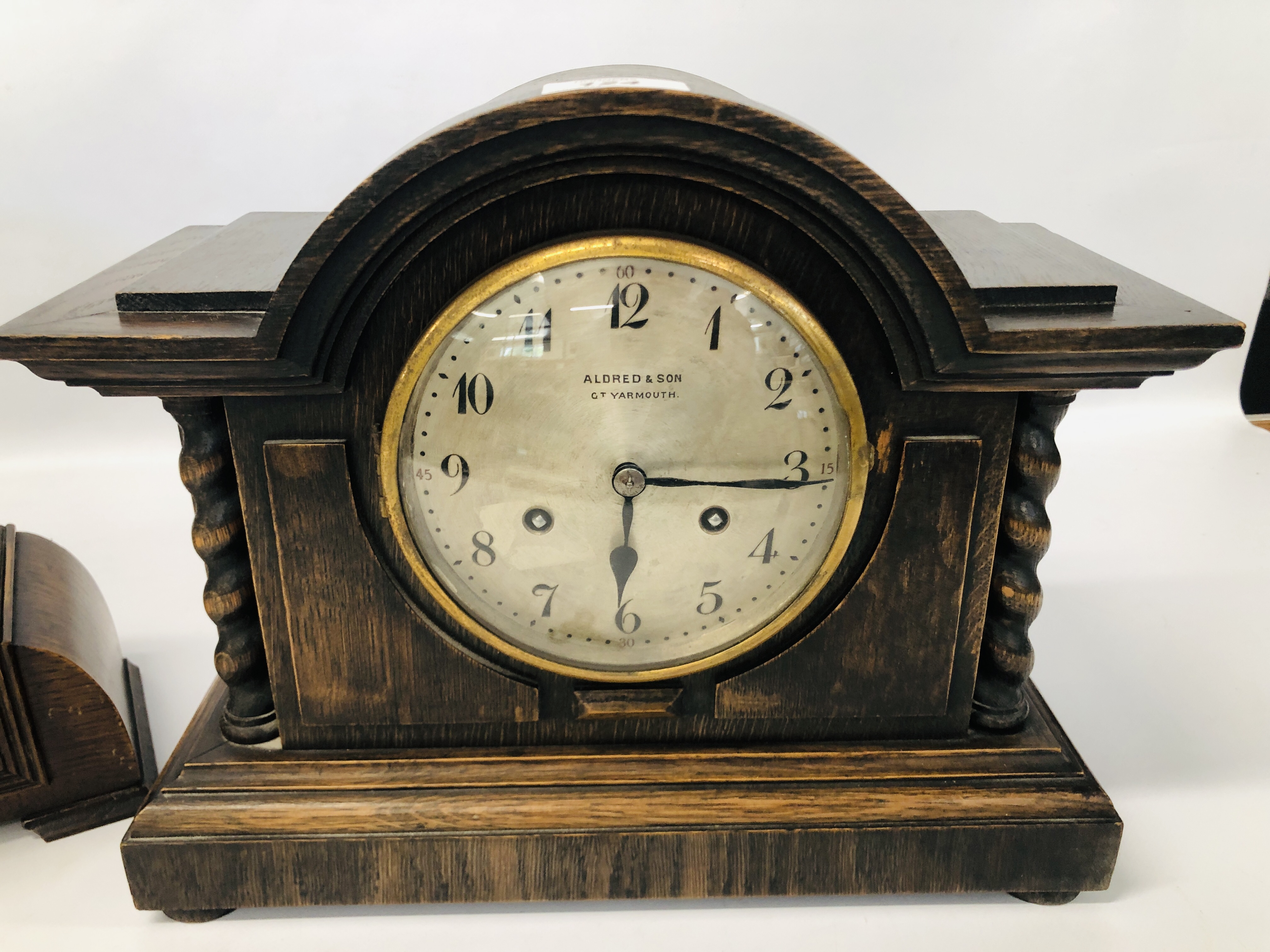 VINTAGE ALDRED & SON GREAT YARMOUTH OAK CASED MANTEL CLOCK ALONG WITH ONE OTHER. - Image 2 of 8