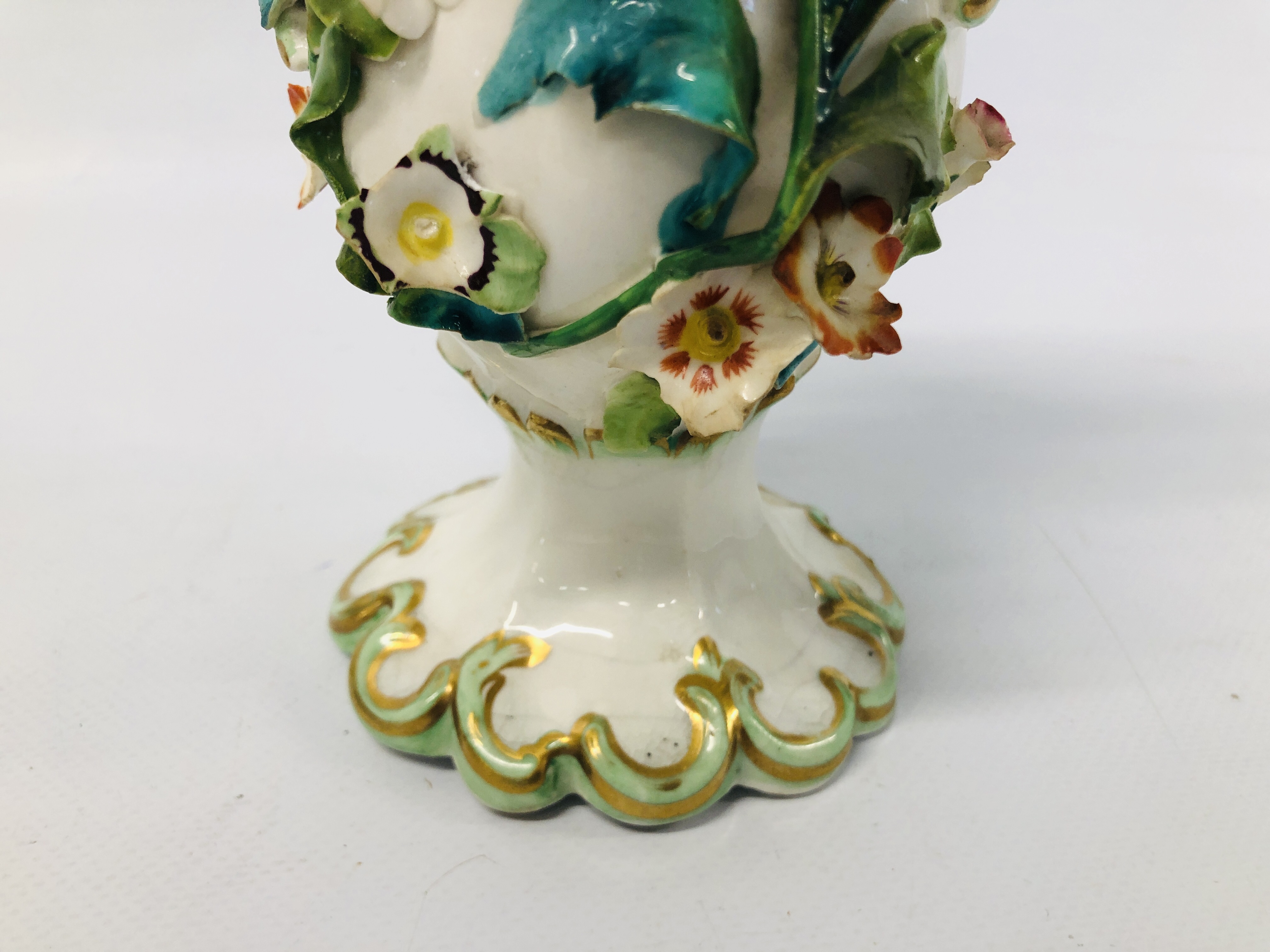 TWO C19TH STAFFORDSHIRE FLOWER ENCRUSTED TWO HANDLED VASES (ONE WITH RESTORED TOP THE OTHER WITH - Image 17 of 26