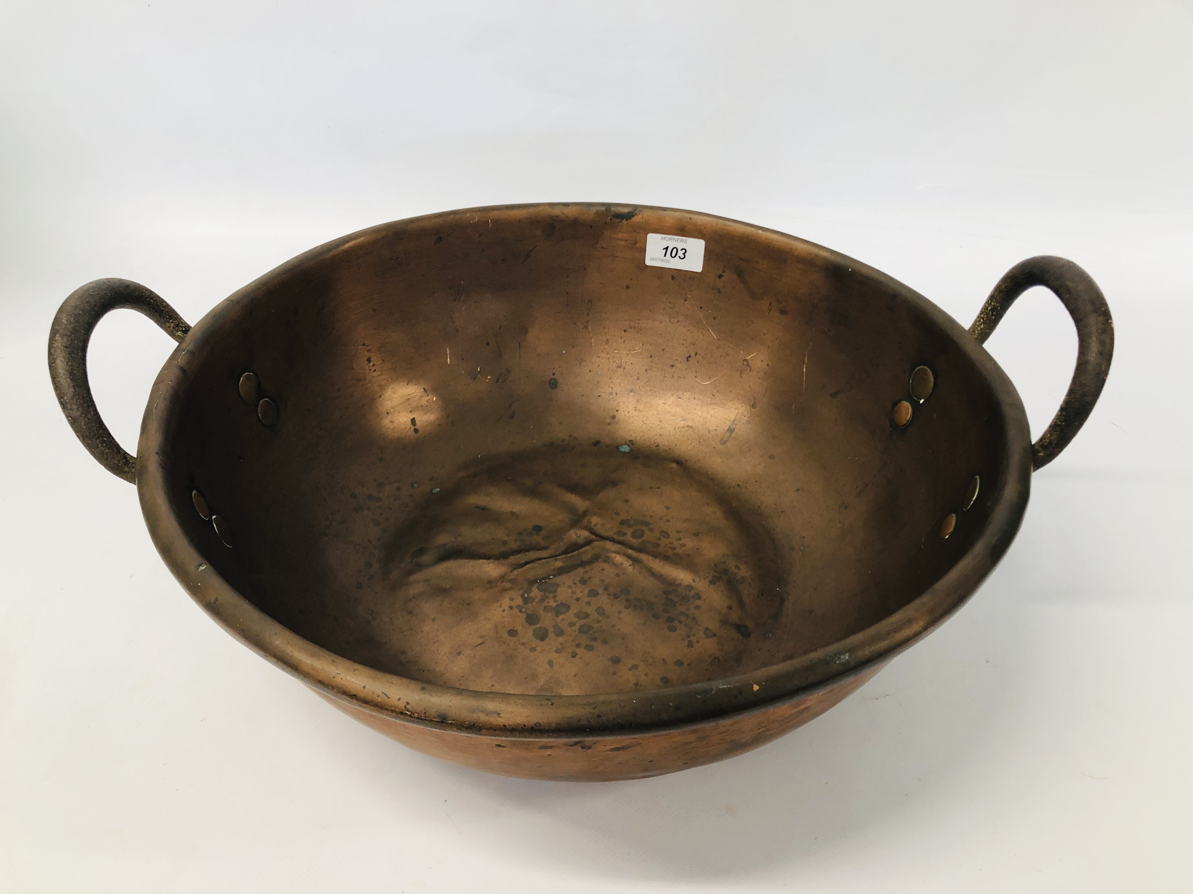 VINTAGE COPPER TWO HANDLED PAN D 42CM. - Image 2 of 5