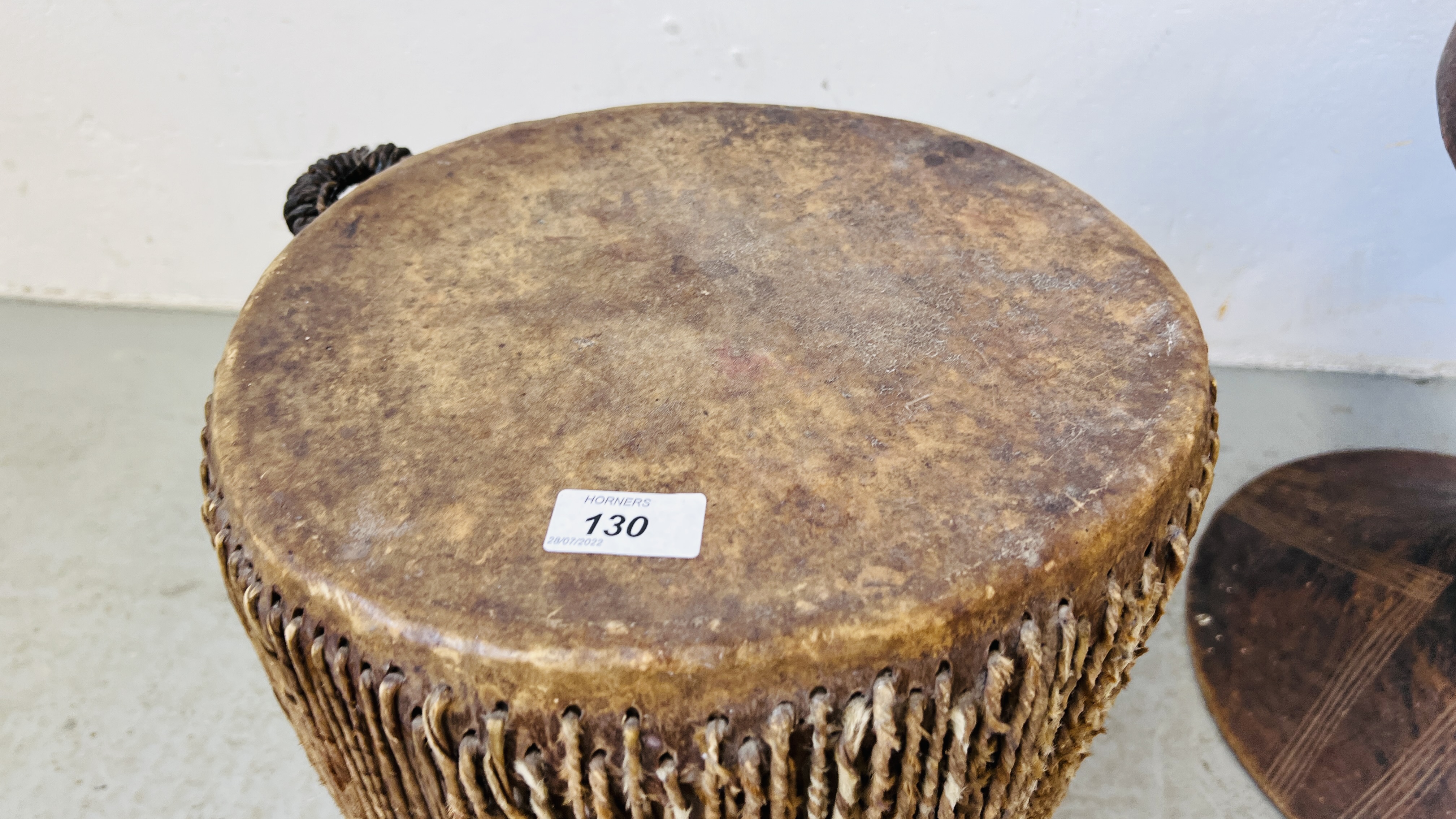 AN AFRICAN SKIN DRUM AND HAND CARVED AFRICAN STAND H 37CM, D 41CM. - Image 6 of 8