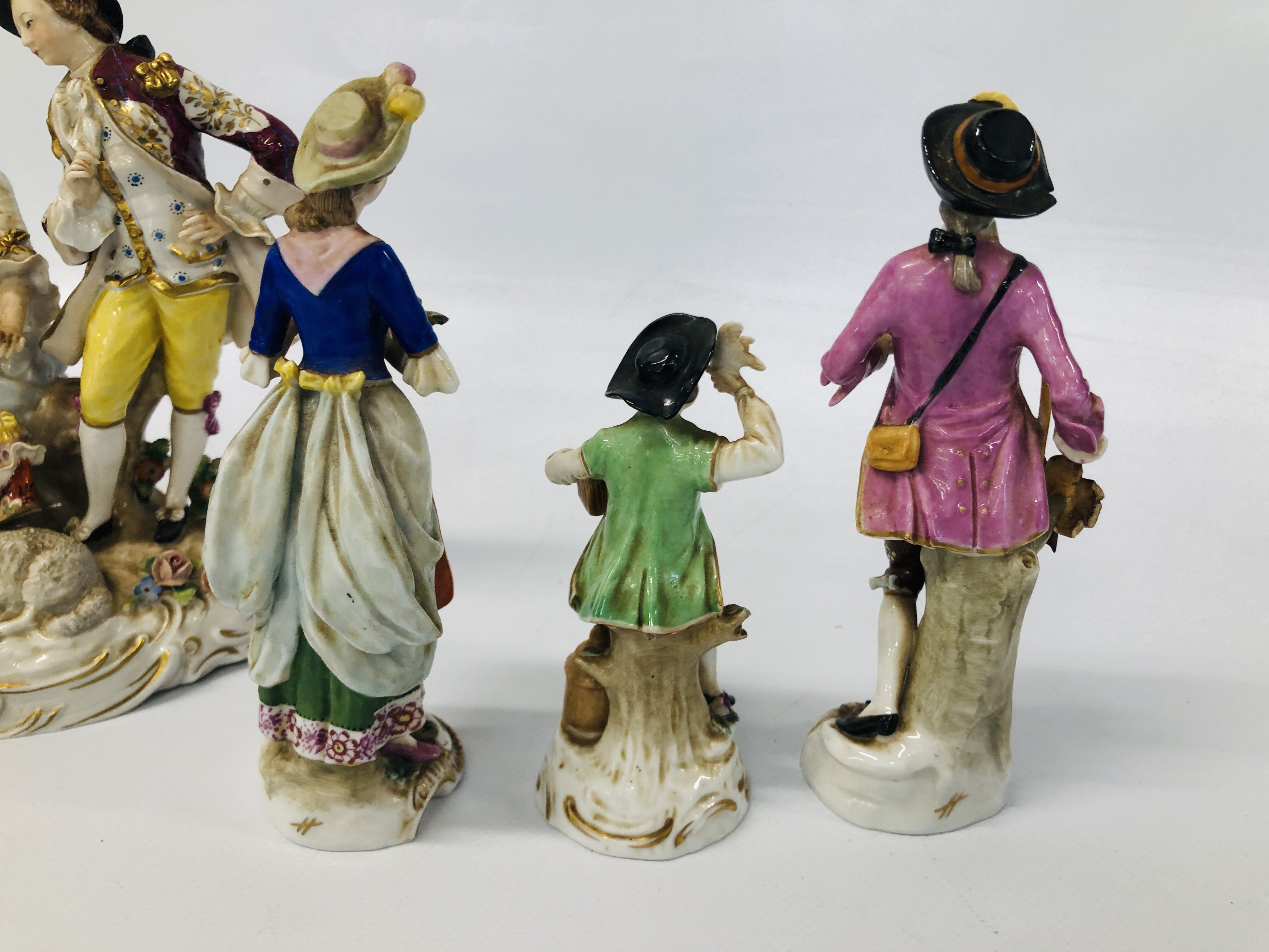 A GROUP OF CONTINENTAL HARDPASTE FIGURES INCLUDING A SITZENDORF GROUP OF A STANDING GENTLEMAN AND A - Image 5 of 11