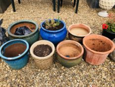 A GROUP OF SEVEN LARGE GARDEN PLANTERS TO INCLUDE GLAZED AND TERRACOTTA