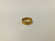 9CT GOLD WEDDING BAND.