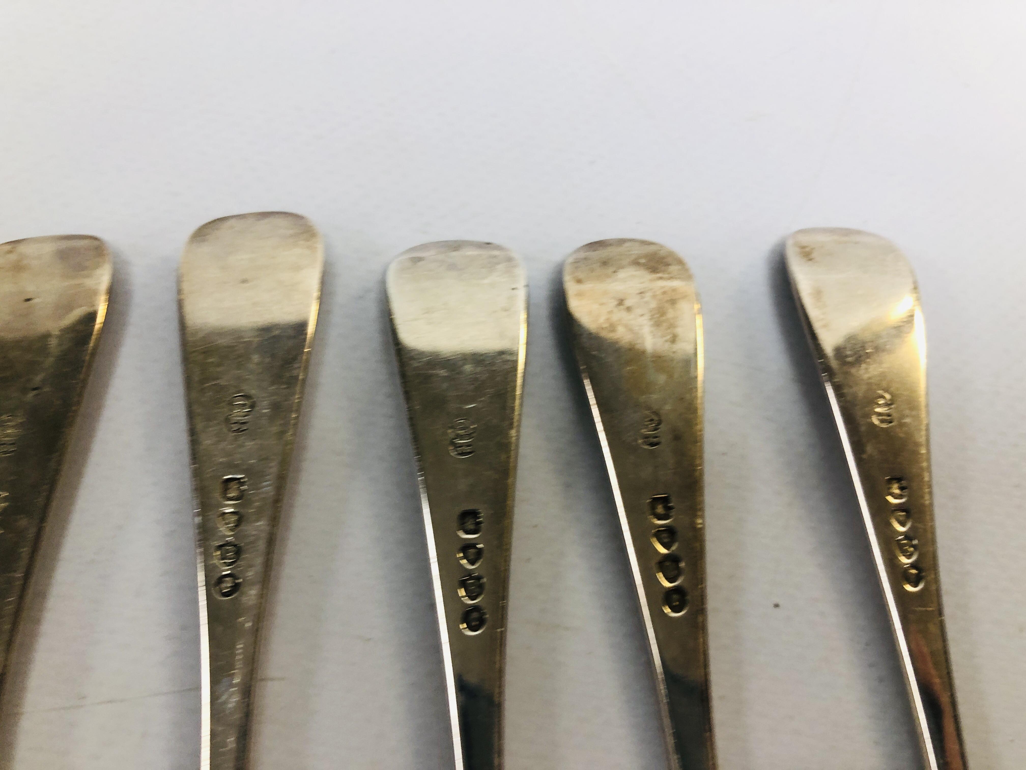 A SET OF SIX SILVER VICTORIAN DESSERT FORKS, HANOVERIAN PATTERN, ENGRAVED WITH A PEACOCK CREST, - Image 5 of 7