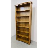 MODERN FULL HEIGHT OAK BOOKSHELF W 90CM, D 23CM, H 200CM.