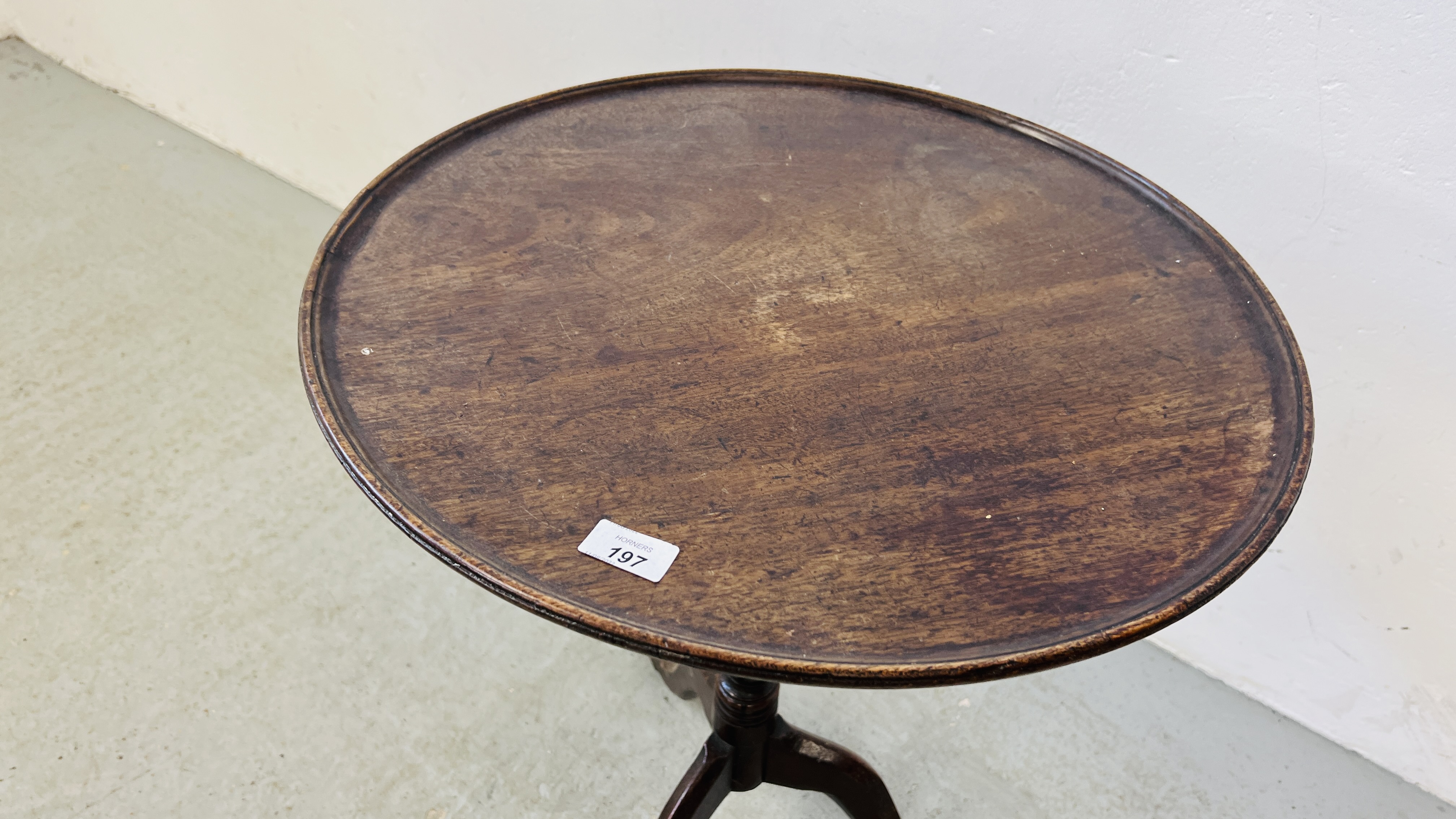 A GEORGE III MAHOGANY AND OAK TRIPOD TEA TABLE WITH DISH TOP, W 52CM. - Image 2 of 4