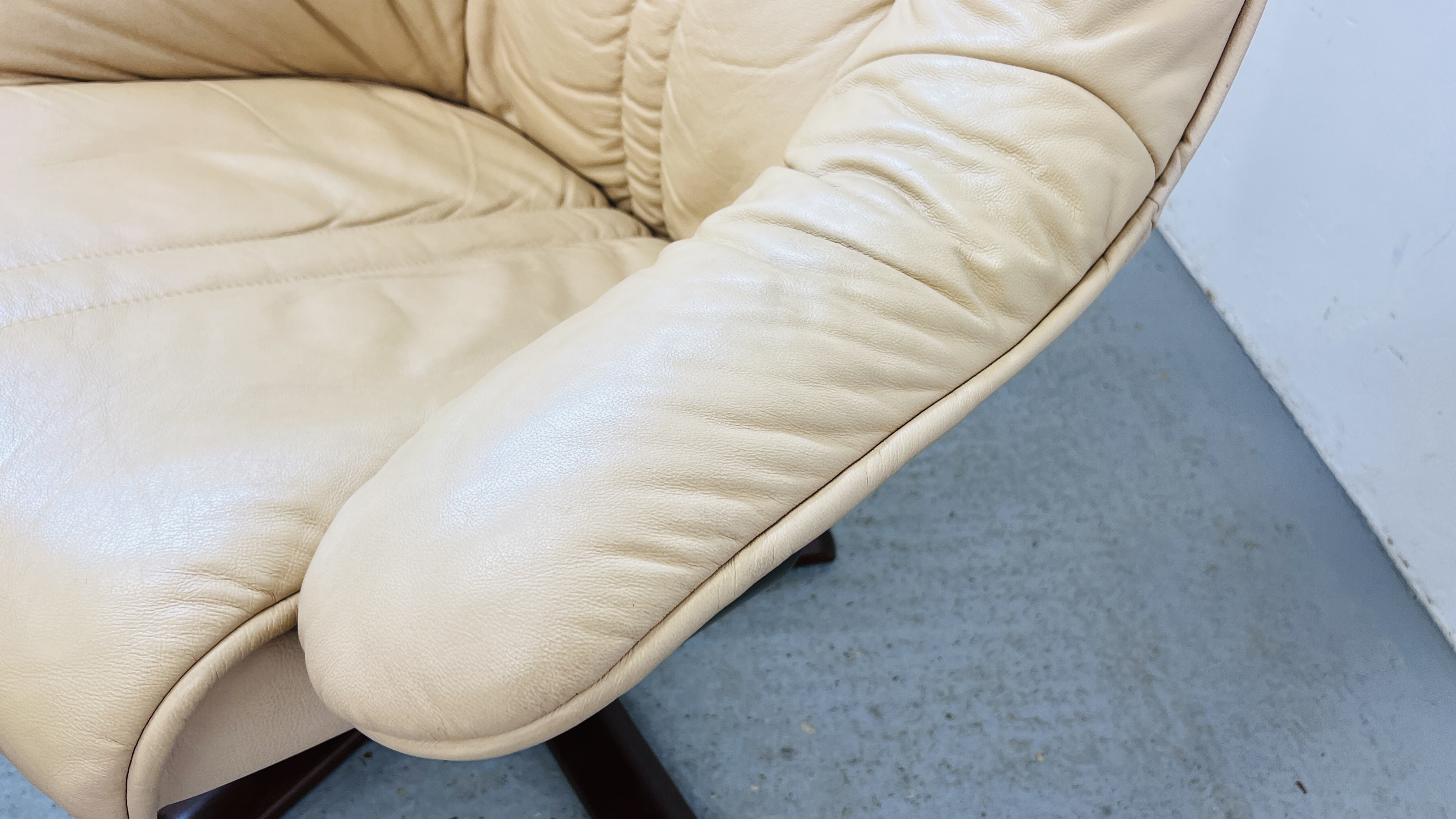 A CREAM LEATHER SWIVEL RELAXER CHAIR WITH MATCHING FOOTSTOOL - Image 6 of 11