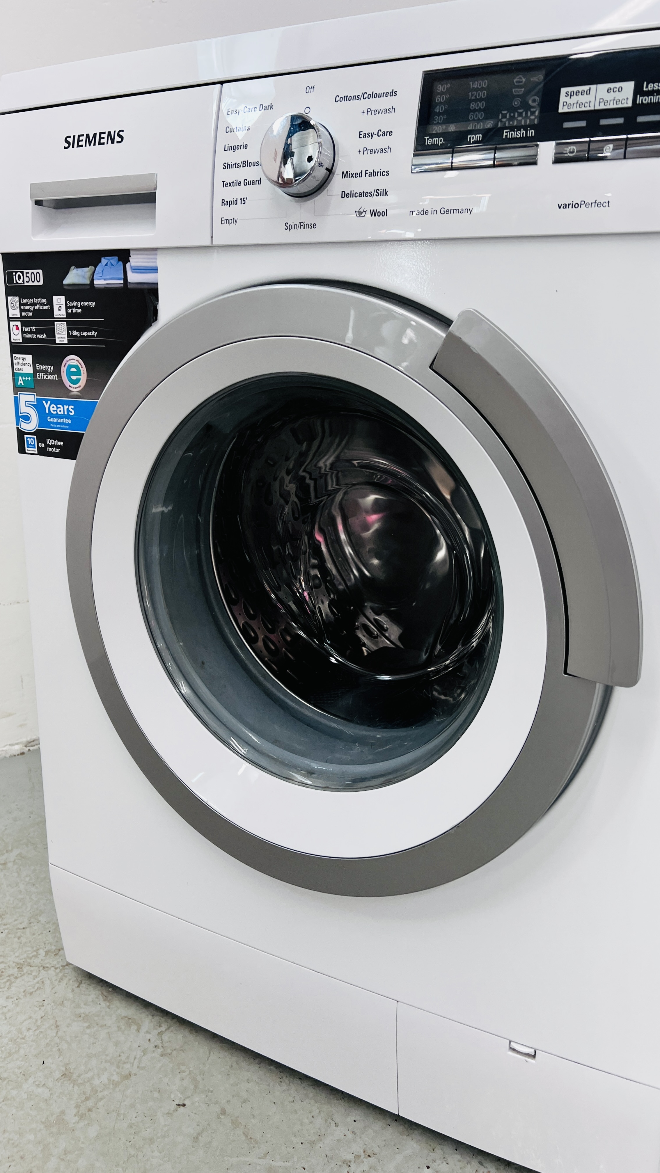 A SIEMENS IQ500 VARIO PERFECT WASHING MACHINE - SOLD AS SEEN. - Image 6 of 10