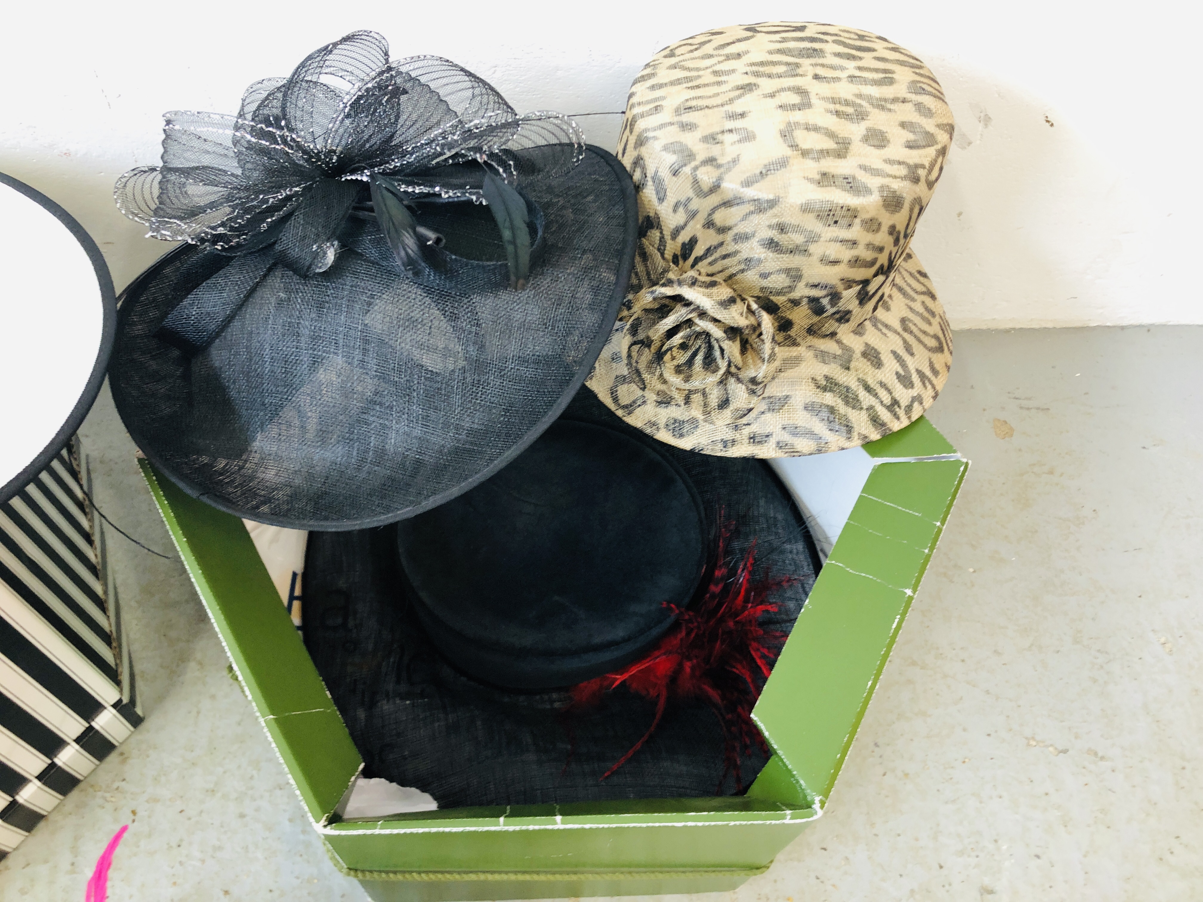 A COLLECTION OF ASSORTED LADIES FASHION HATS AND FASCINATORS TO INCLUDE SHEEPSKIN HATS. - Image 6 of 6