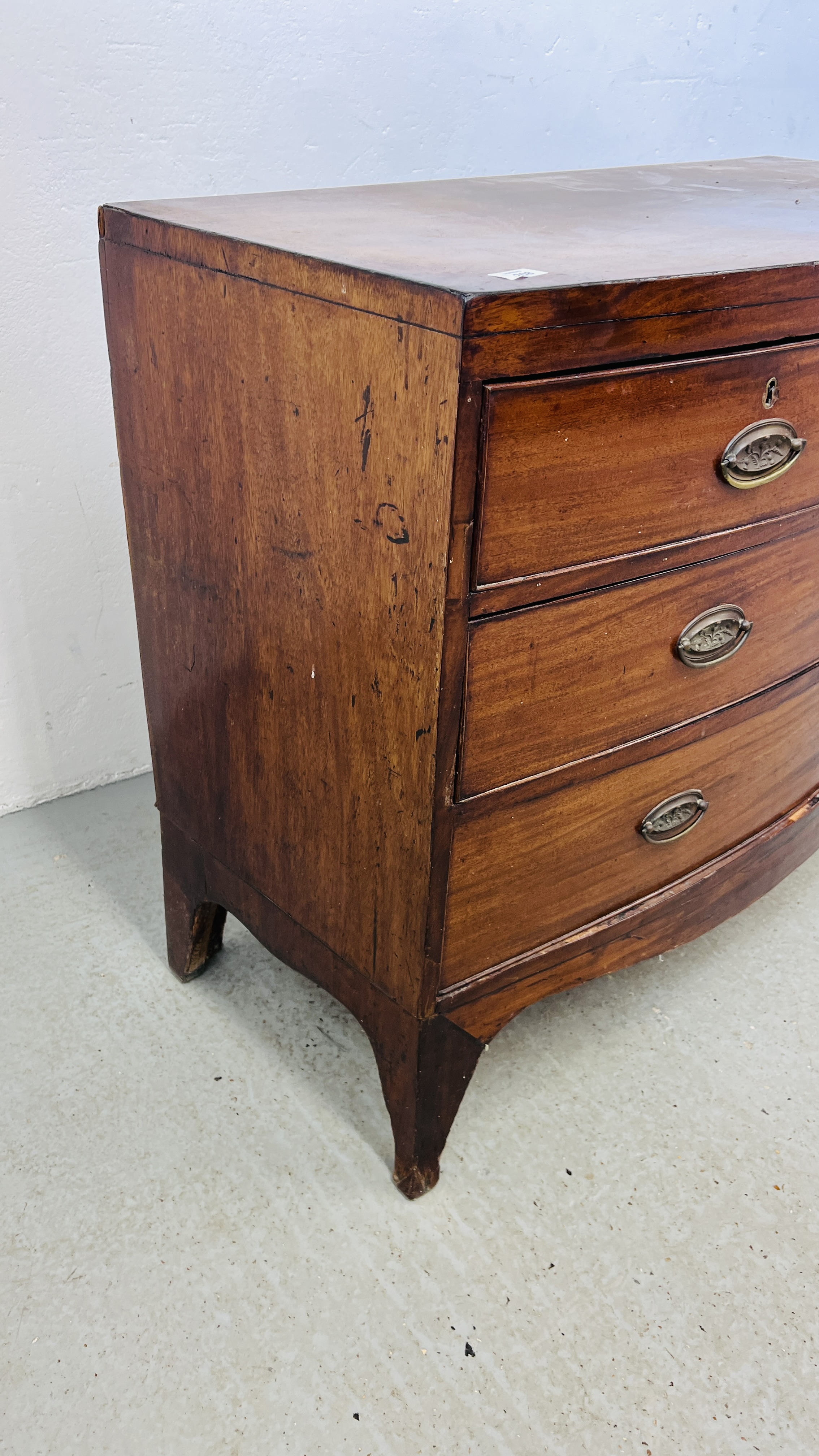 A GEORGE III MAHOGANY BOW FRONT CHEST OF FOUR DRAWERS, LATER HANDLES, A/F CONDITION, W 104CM. - Image 4 of 9