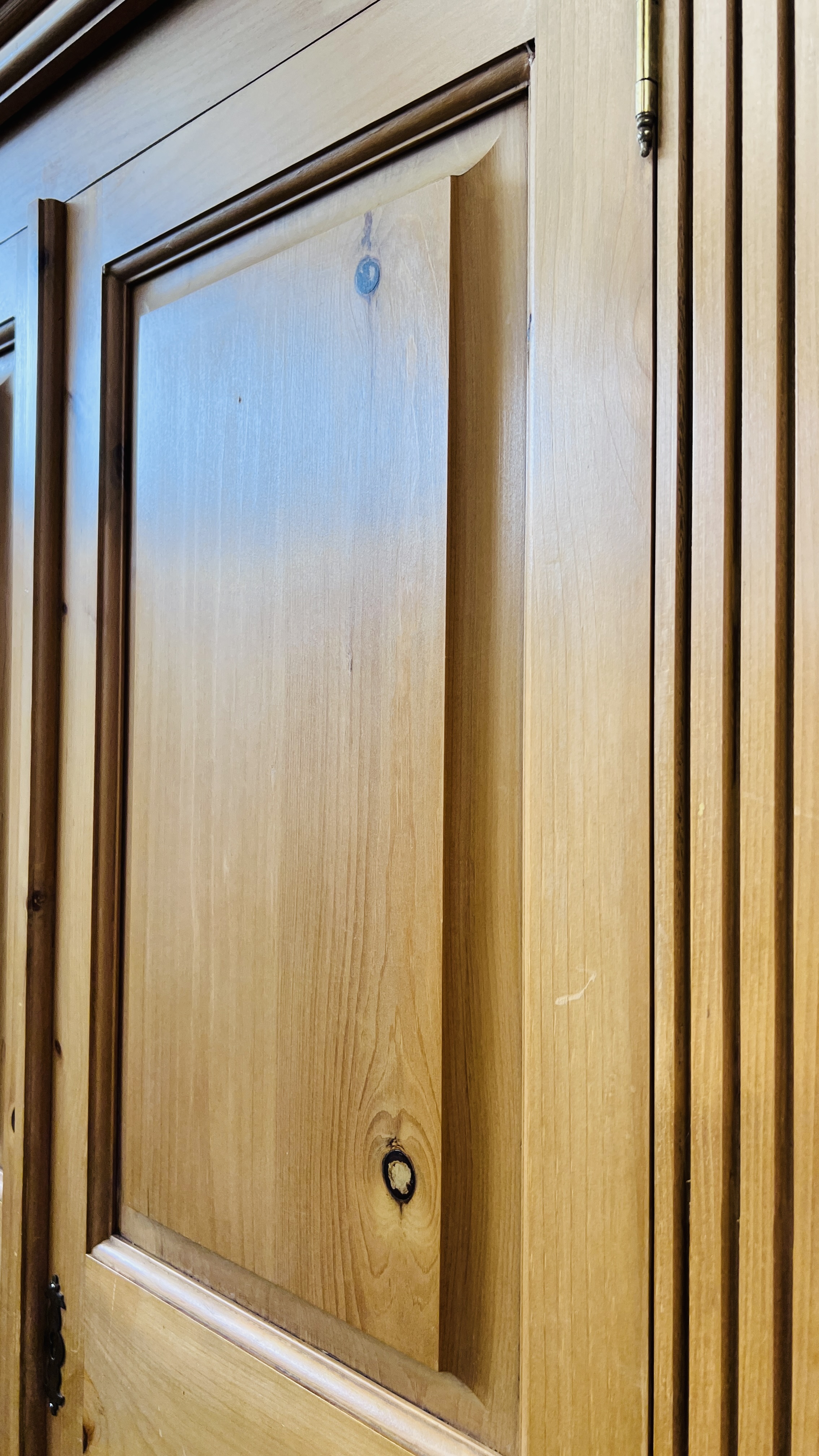 A GOOD QUALITY SOLID PINE TWO DOOR WARDROBE ON SINGLE DRAWER BASE W 102CM X D 60CM X H 194CM. - Image 7 of 8