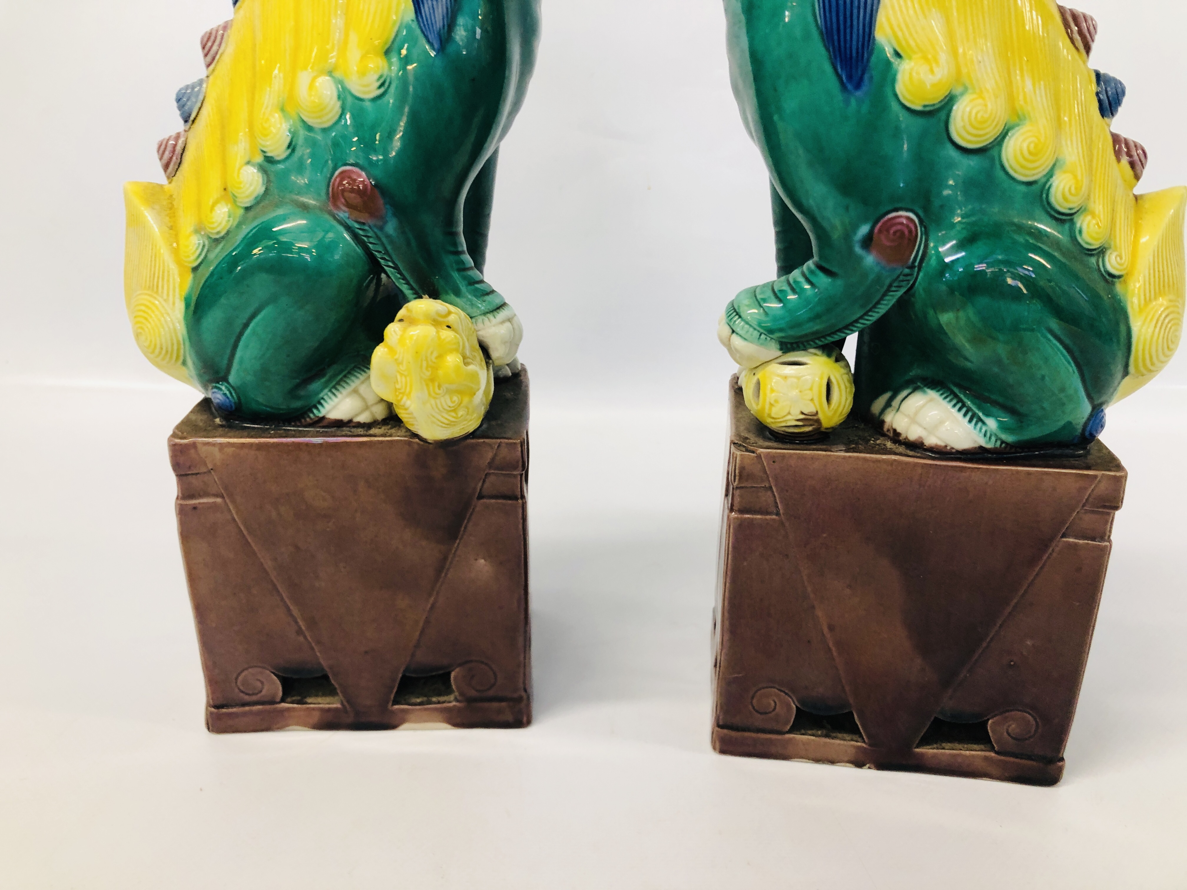 PAIR OF DECORATIVE C19th GLAZED FOO DOGS. - Image 4 of 7