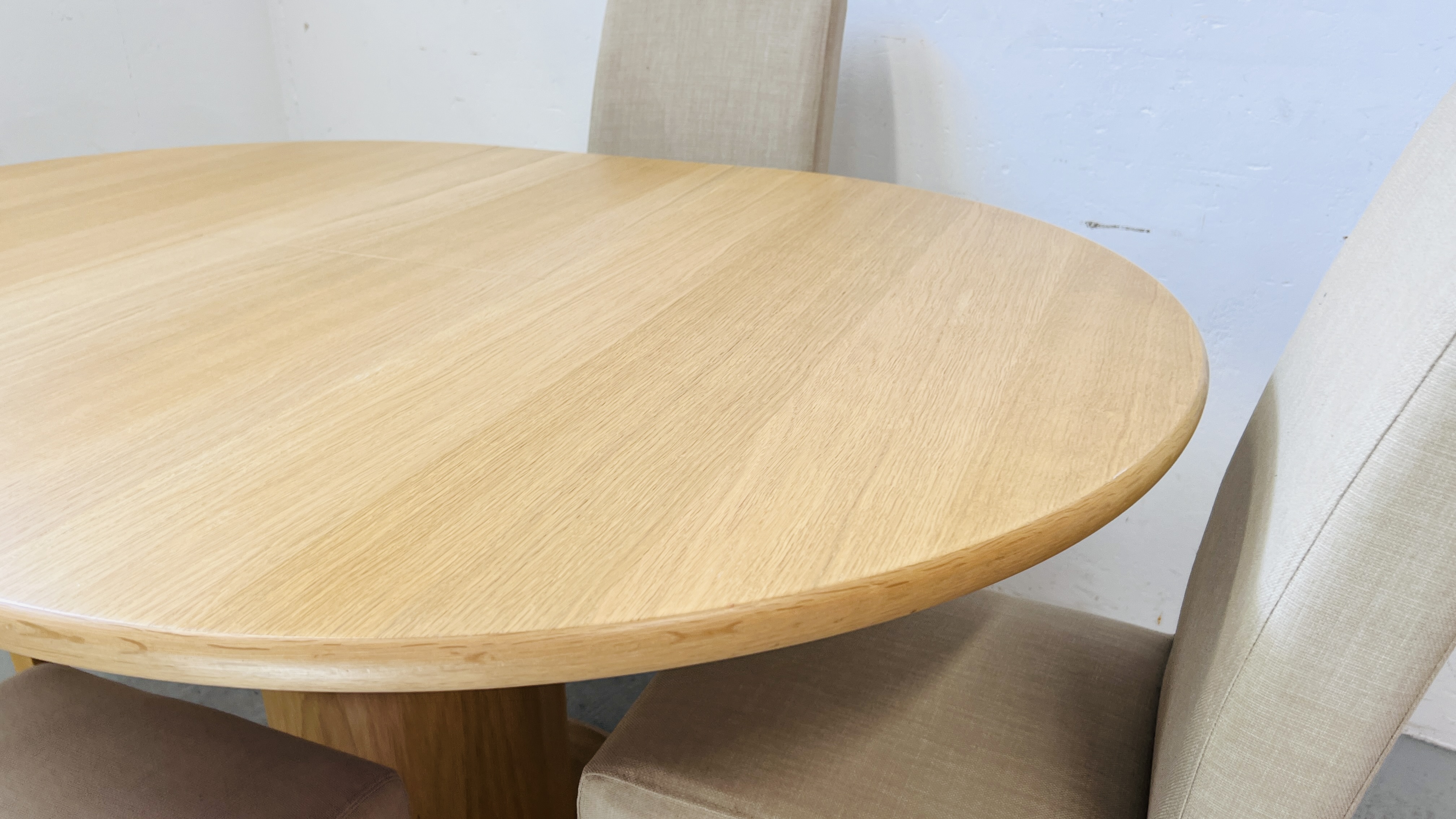 GOOD QUALITY MODERN BEECHWOOD FINISH CIRCULAR EXTENDING DINING TABLE ON SINGLE PEDESTAL BASE DIA. - Image 3 of 11