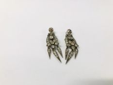 PAIR OF VINTAGE COSTUME DROP EARRINGS.