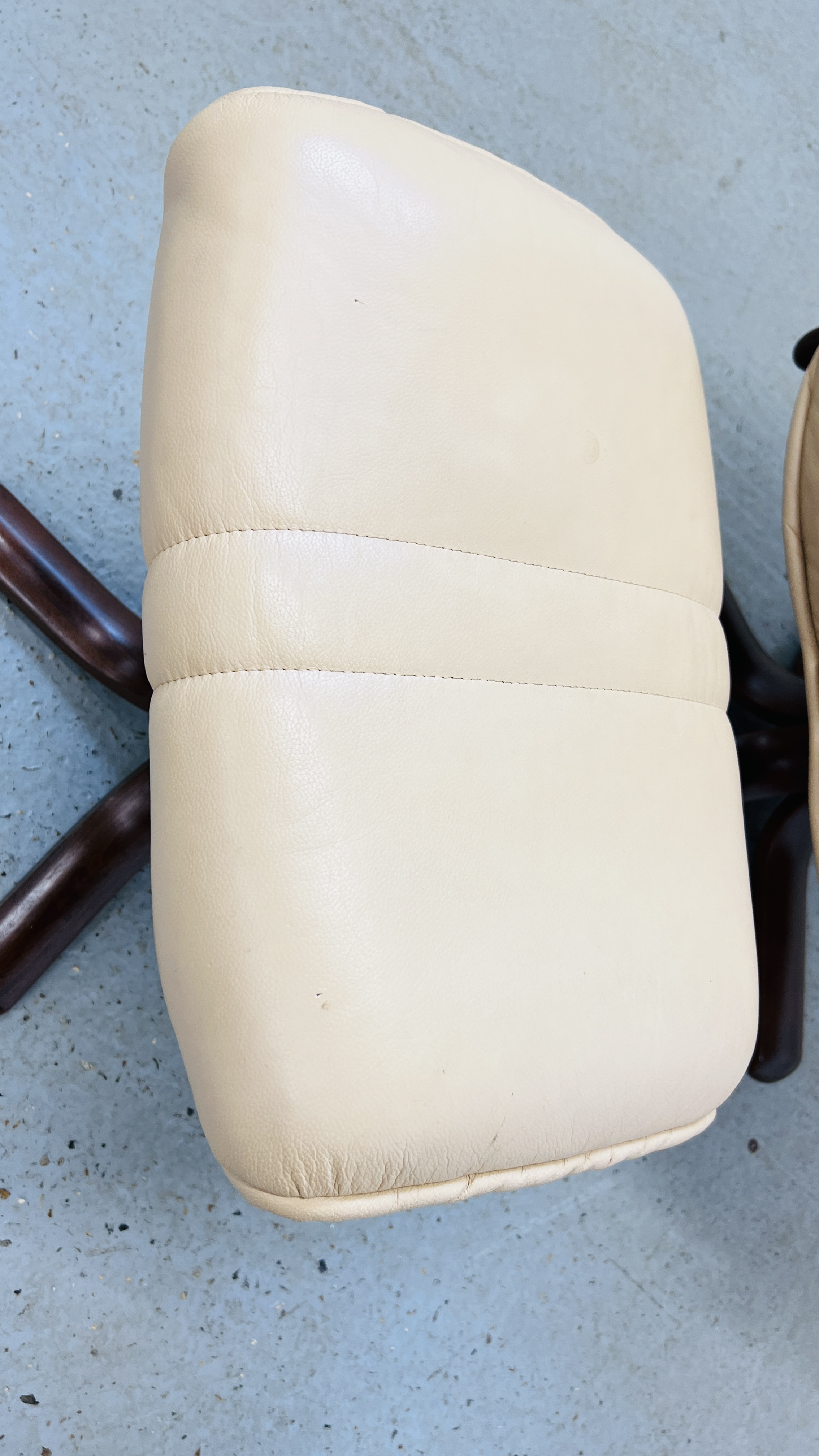 A CREAM LEATHER SWIVEL RELAXER CHAIR WITH MATCHING FOOTSTOOL - Image 9 of 11