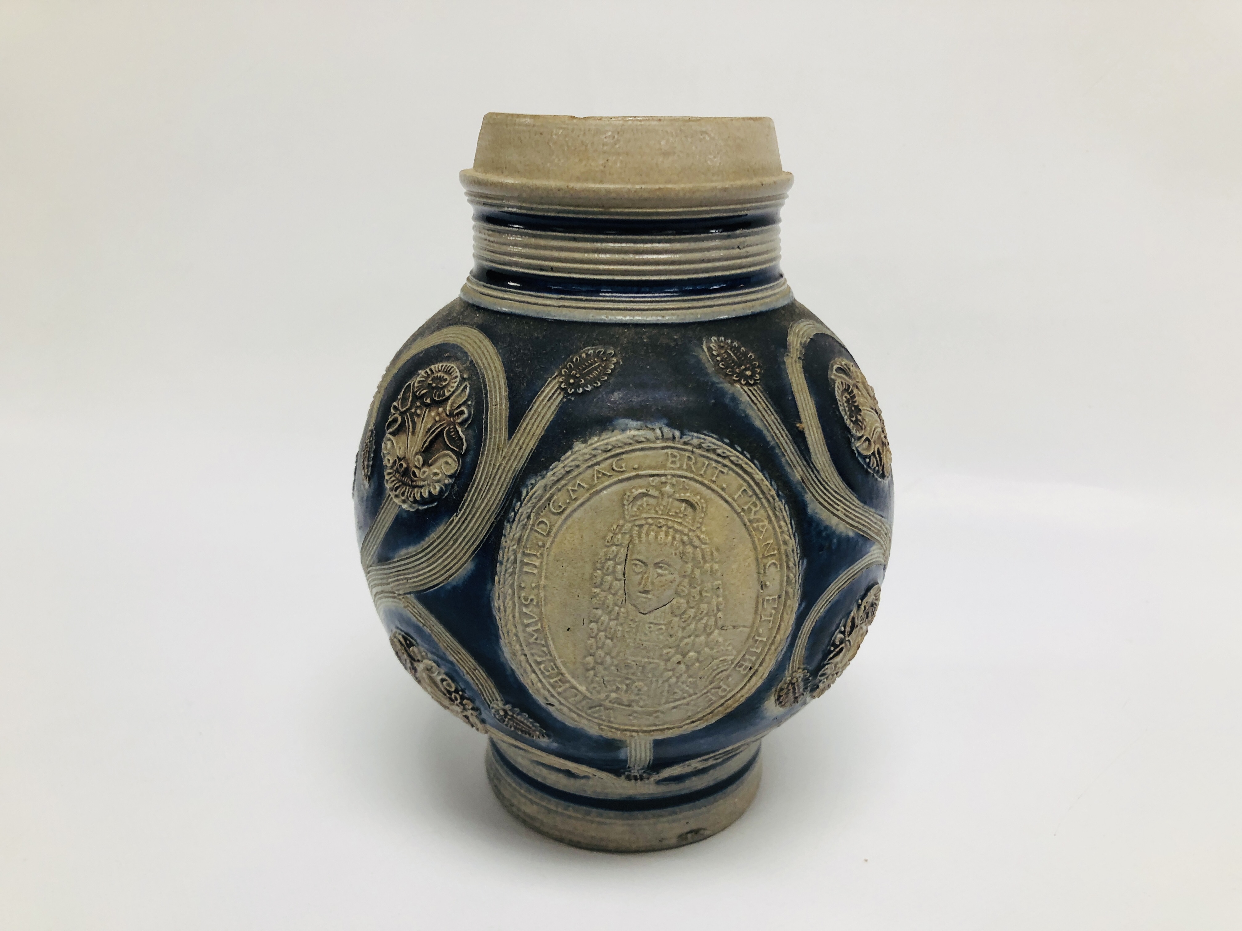 A WESTERWALD STONEWARE JUG WITH MEDALLION PORTRAIT OF WILLIAM III c.1700 (CHIP TO RIM). - Image 4 of 8