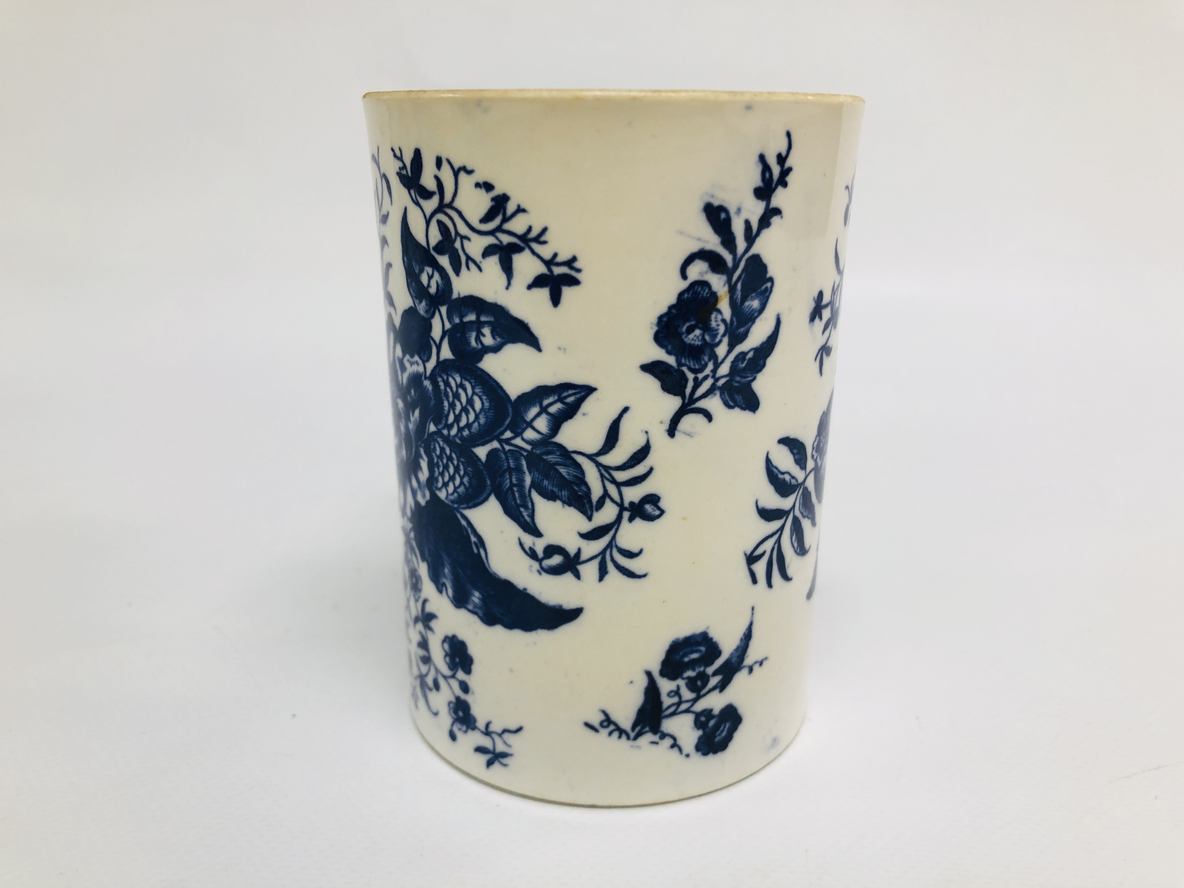 A WORCESTER CYLINDRICAL TANKARD DECORATED WITH PRUNUS BLOSSOM ON BRANCHES, H 11. - Image 3 of 19