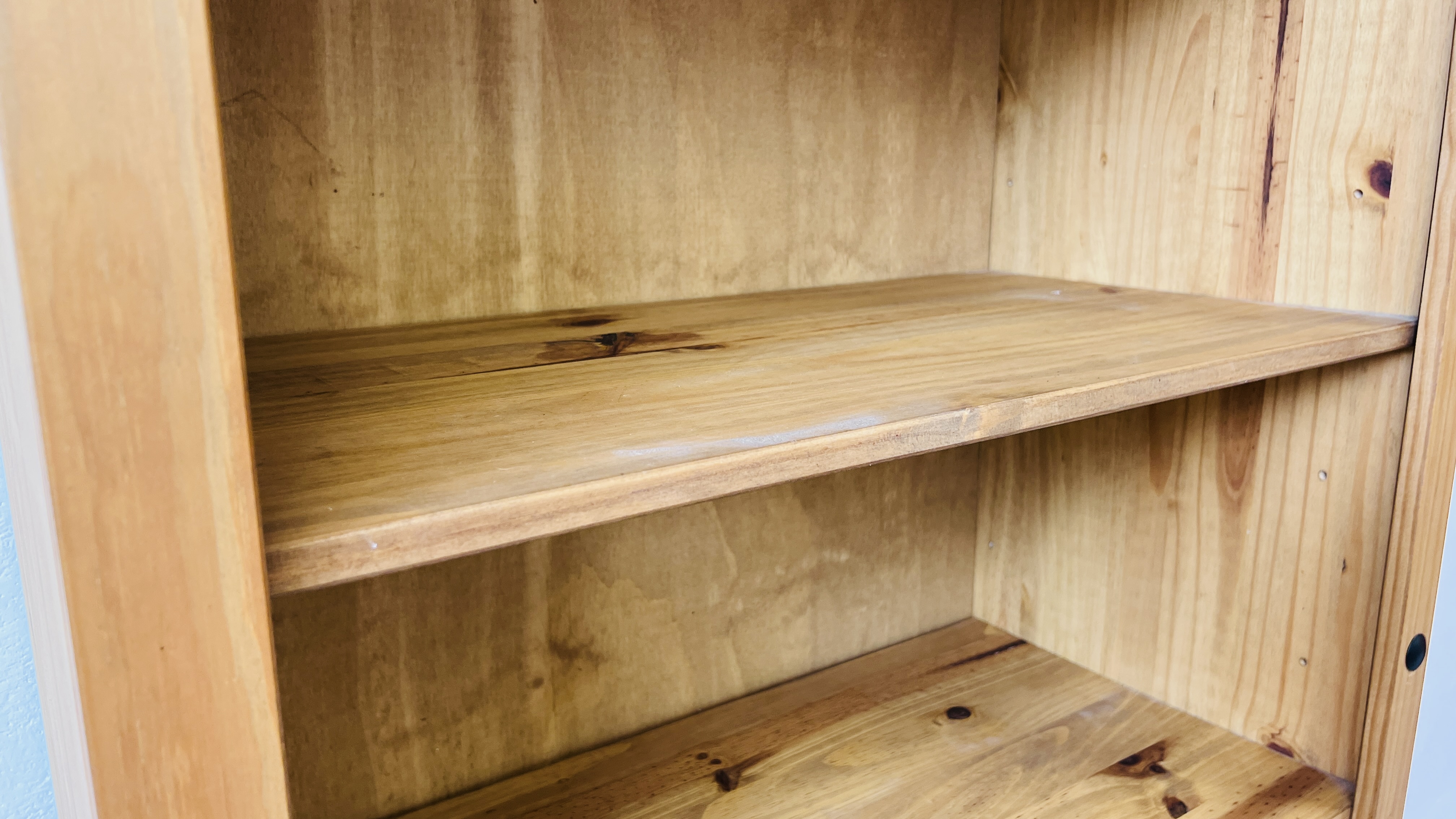 A MEXICAN PINE FULL HEIGHT BOOKSHELF W 81CM, D 40CM, H 184CM. - Image 8 of 9