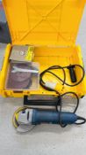A BOSCH 110V DISK GRINDER MODEL GWS-9-125 WITH ACCESSORIES - SOLD AS SEEN.
