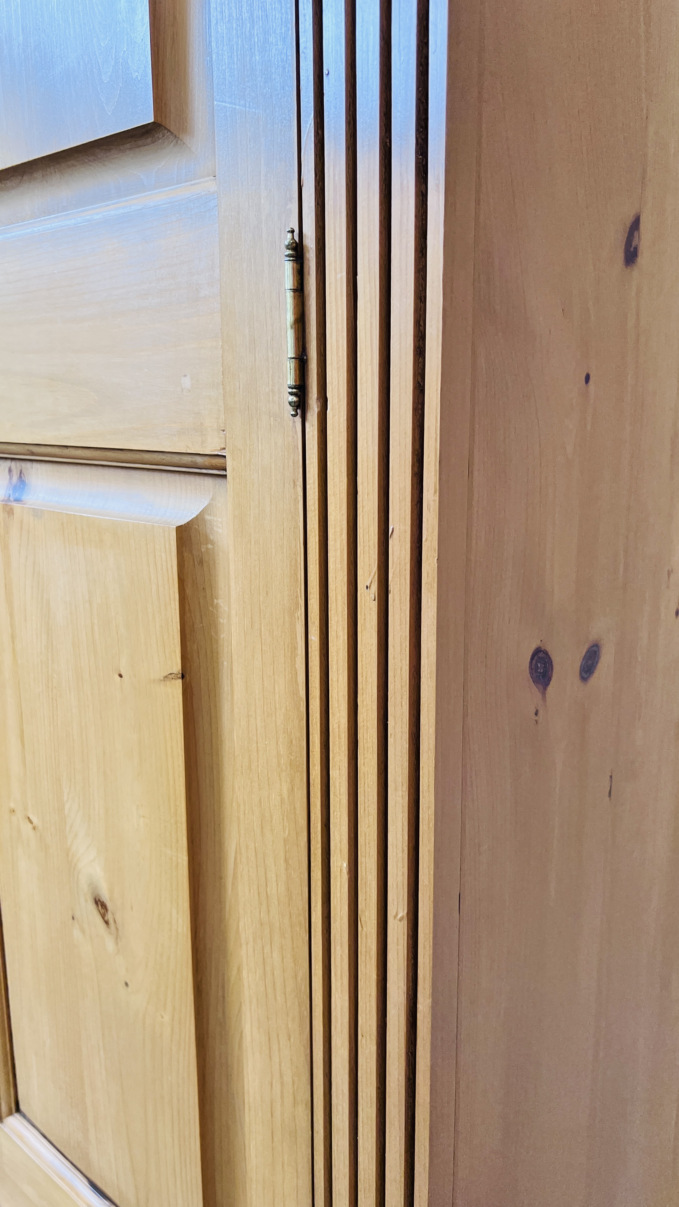 A GOOD QUALITY SOLID PINE TWO DOOR WARDROBE ON SINGLE DRAWER BASE W 102CM X D 60CM X H 194CM. - Image 8 of 8