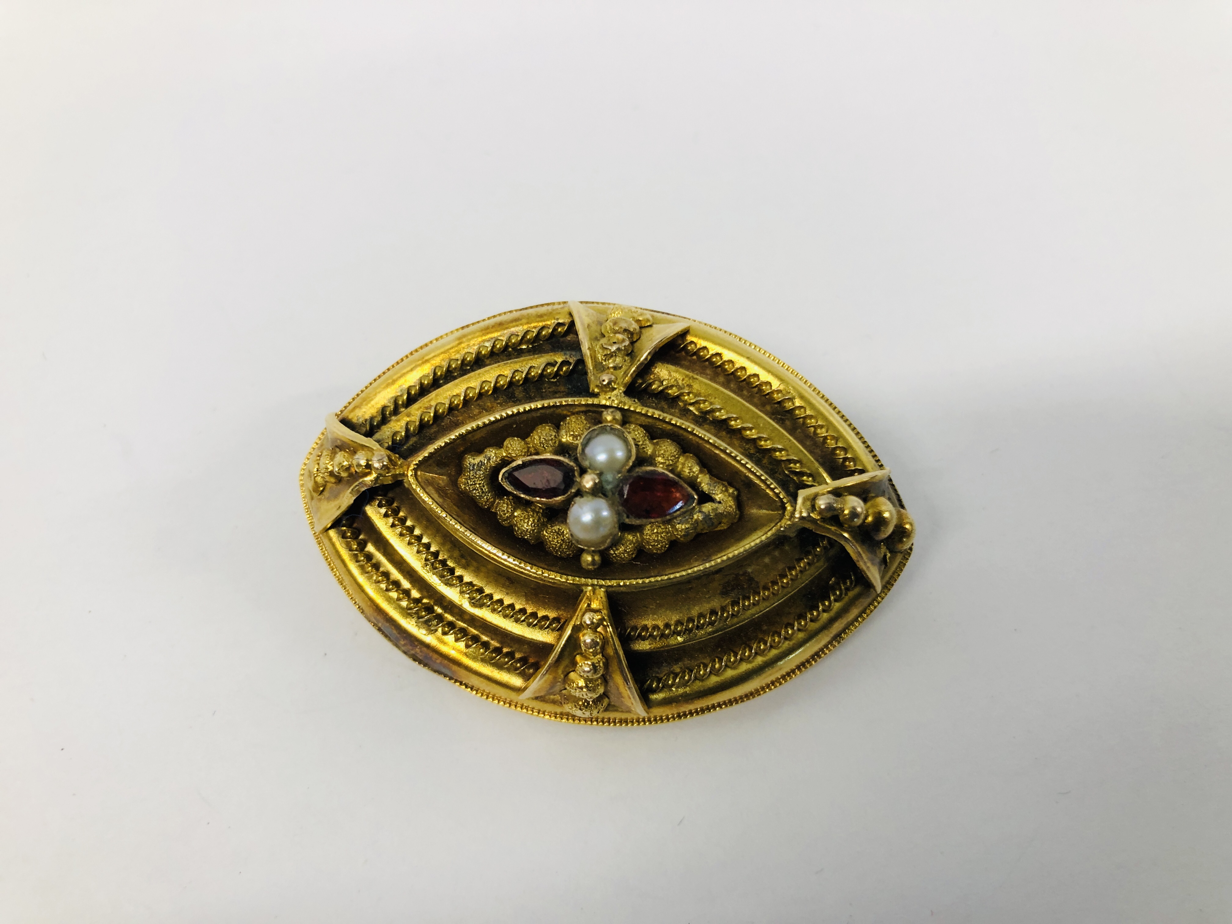 VINTAGE VICTORIAN YELLOW METAL GILT BROOCH, - Image 6 of 12