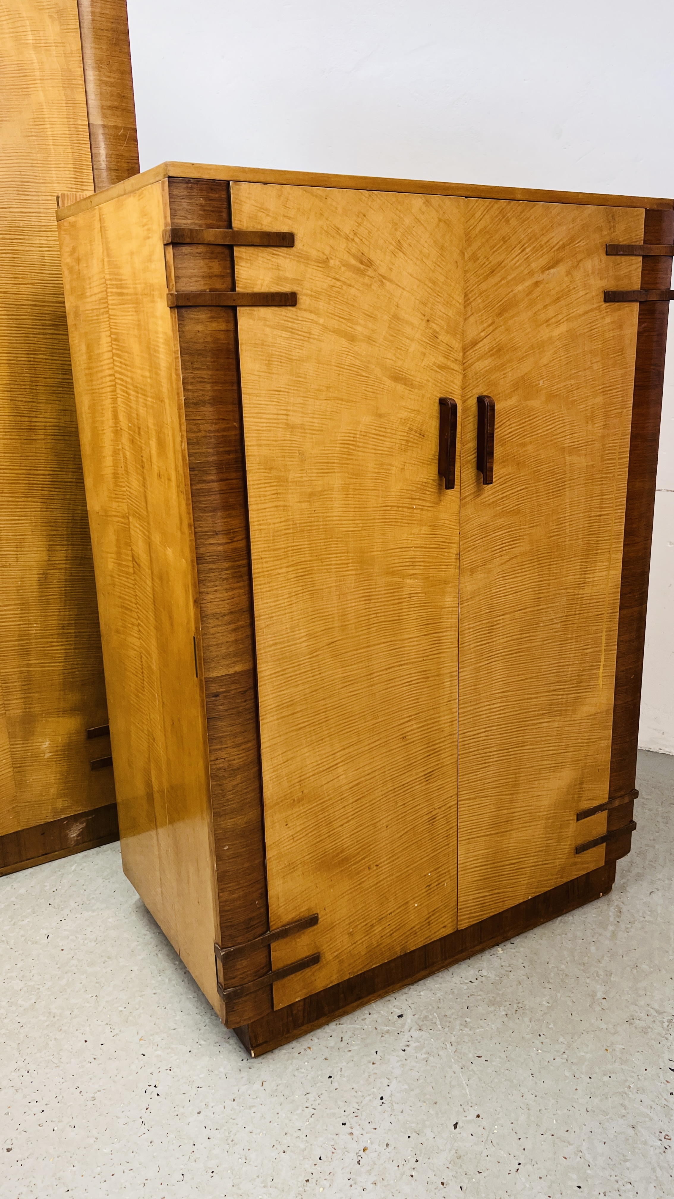 A 1930's ART DECO MAPLE FINISH WARDROBE AND MATCHING TALLBOY (WARDROBE W 123CM, D 53CM, H 185CM. - Image 2 of 19